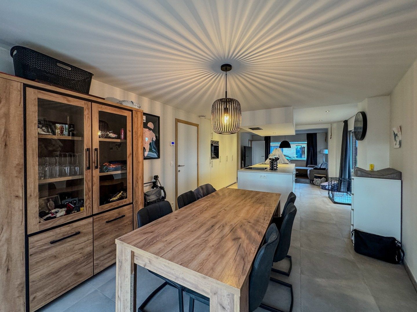 Volledig gerenoveerde woning met 3 slaapkamers, carport en tuin. foto 5