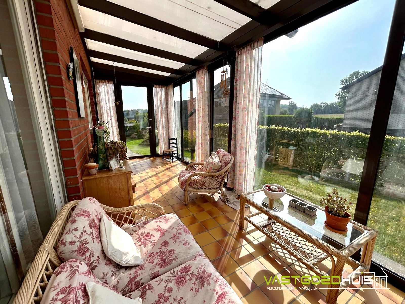 Karaktervolle, te renoveren villa met tuin foto 12
