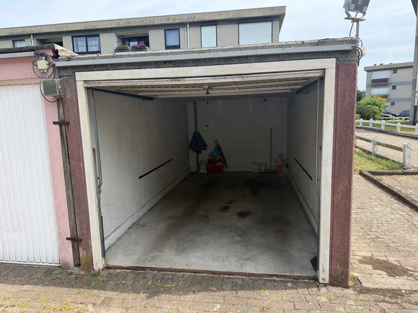 Garage te koop foto {{pictureIndex}}