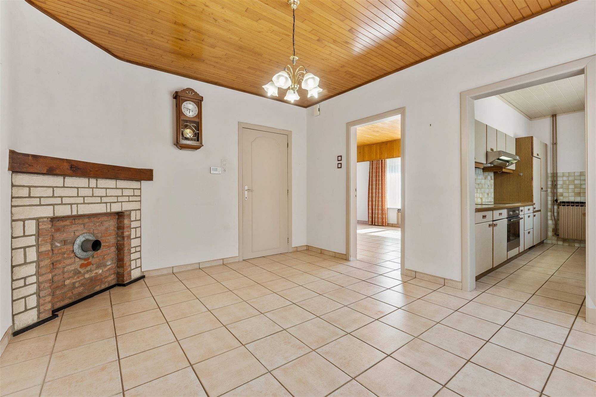 GOED ONDERHOUDEN GELIJKVLOERSE WONING MET 3 SLAAPKAMERS RUSTIG GELEGEN TE STAL foto 9