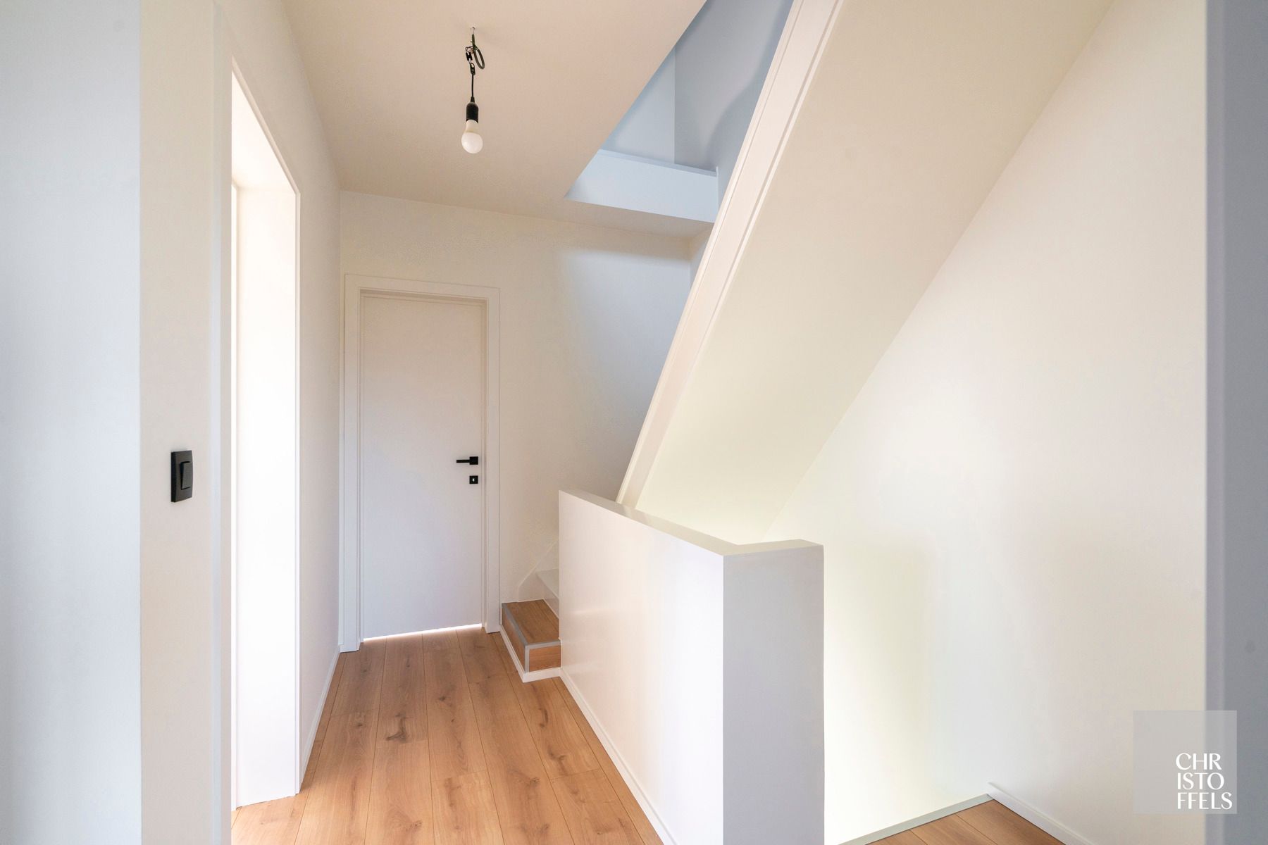 Stijlvol gerenoveerde gezinswoning met tuin op ideale locatie!  foto 12