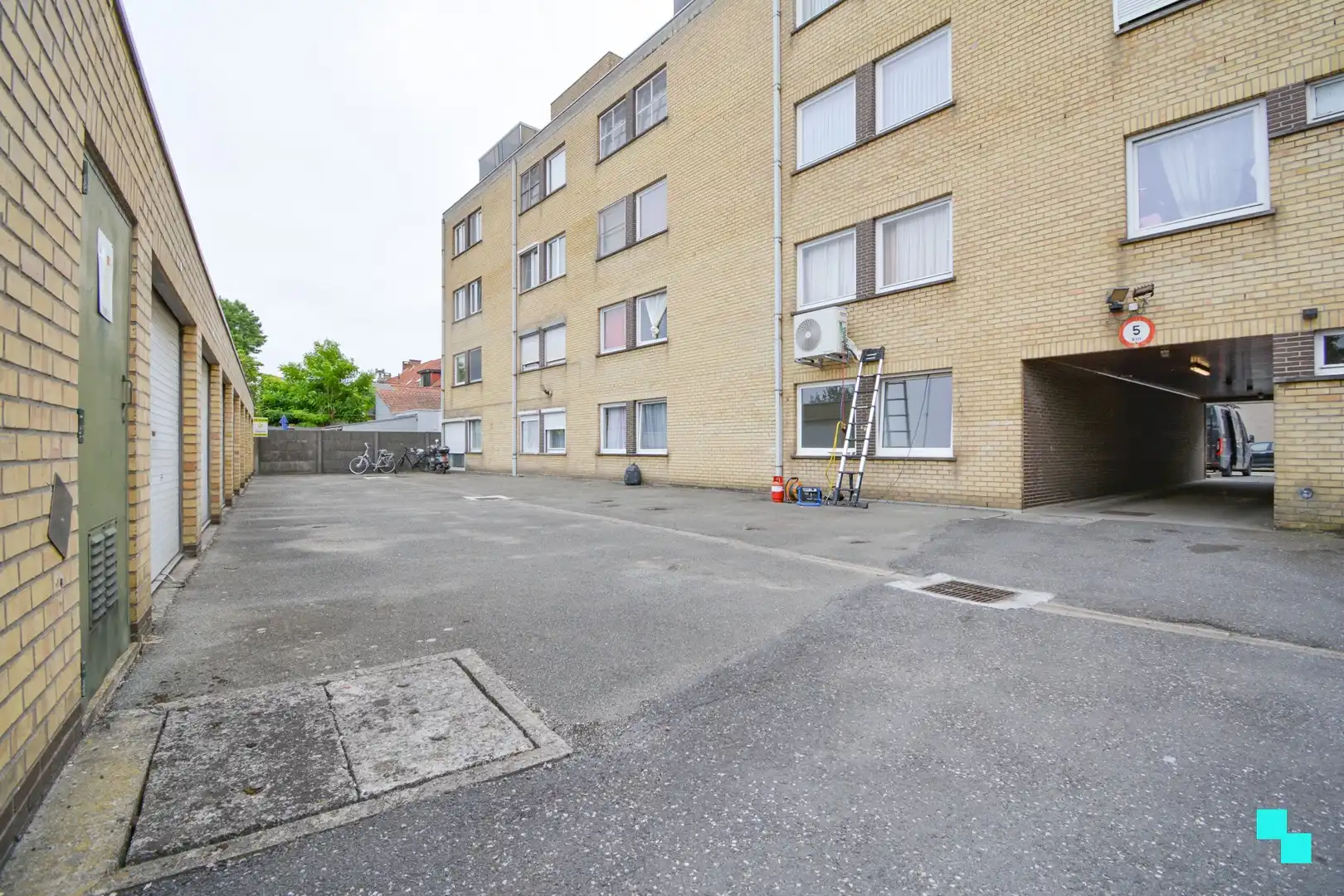 Instapklaar gelijkvloers appartement met garage te Roeselare foto 16