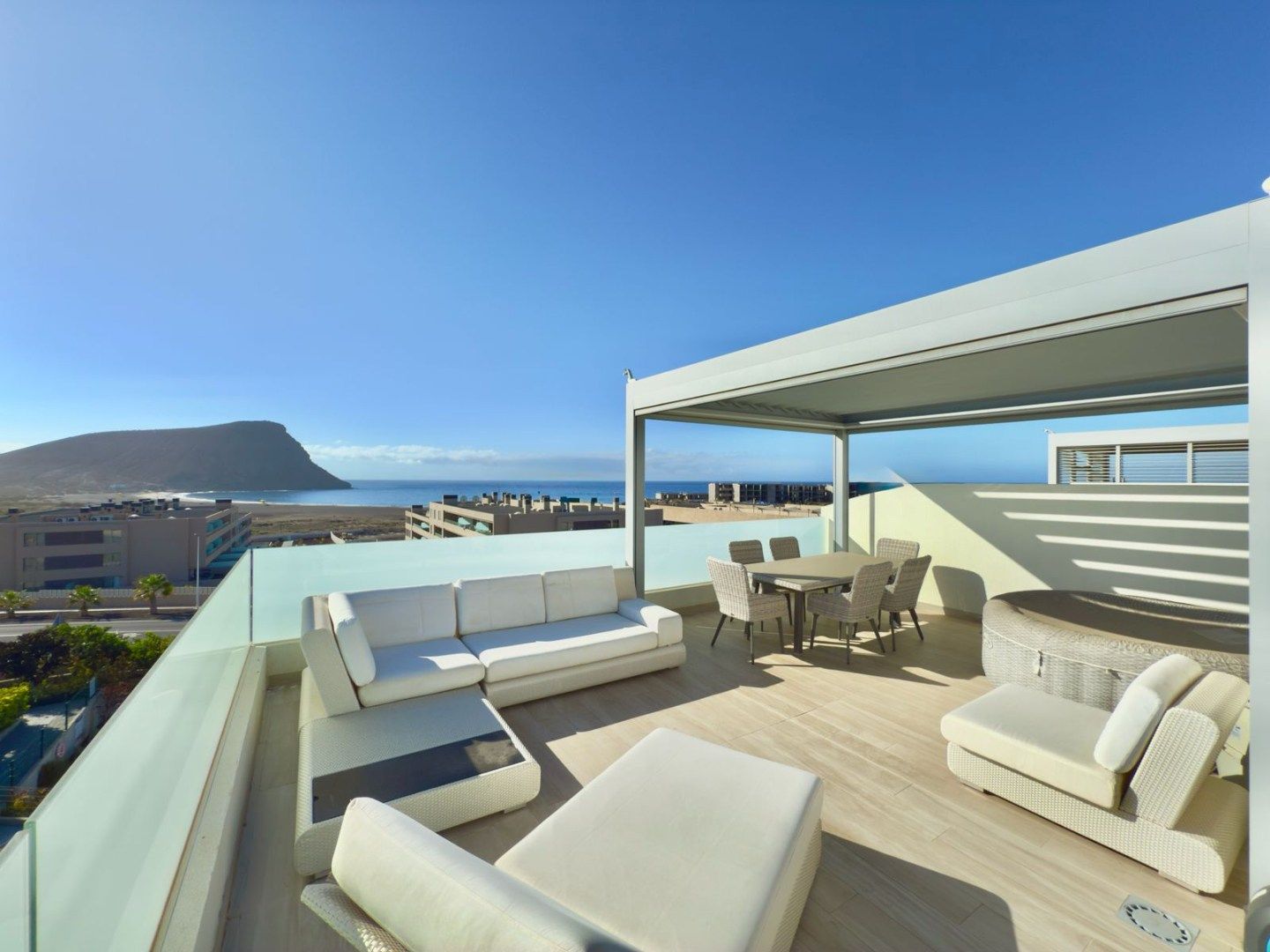 Elegante penthouse aan zee met privé dakterras in La Tejita foto {{pictureIndex}}