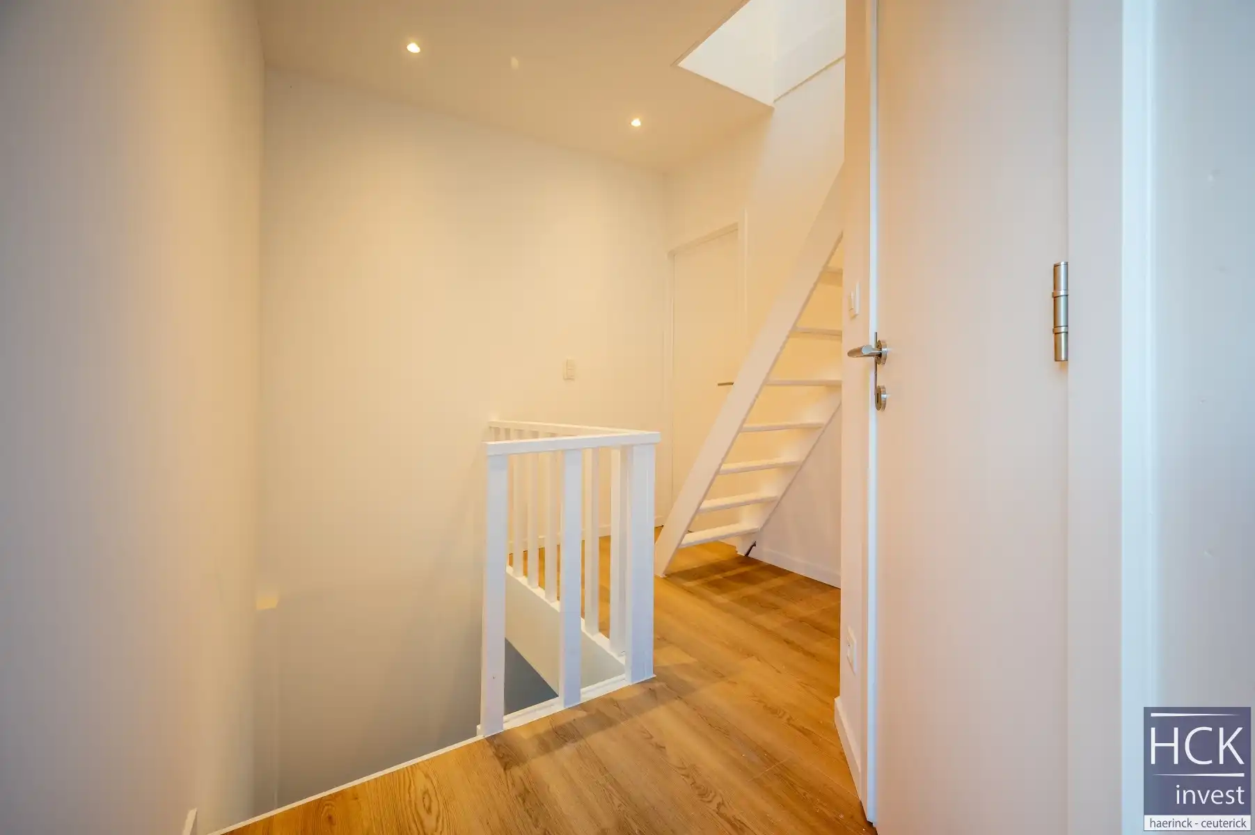 GENT - Nieuw gerenoveerde woning vlakbij St. Pieters station! foto 8