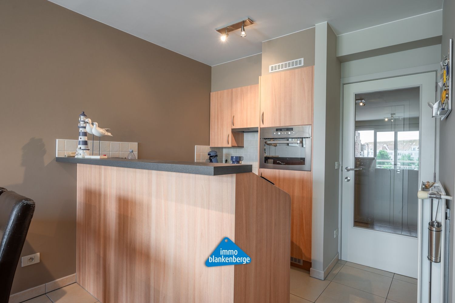 Instapklaar 1-slaapkamerappartement op topligging vlak bij de zeedijk foto 8