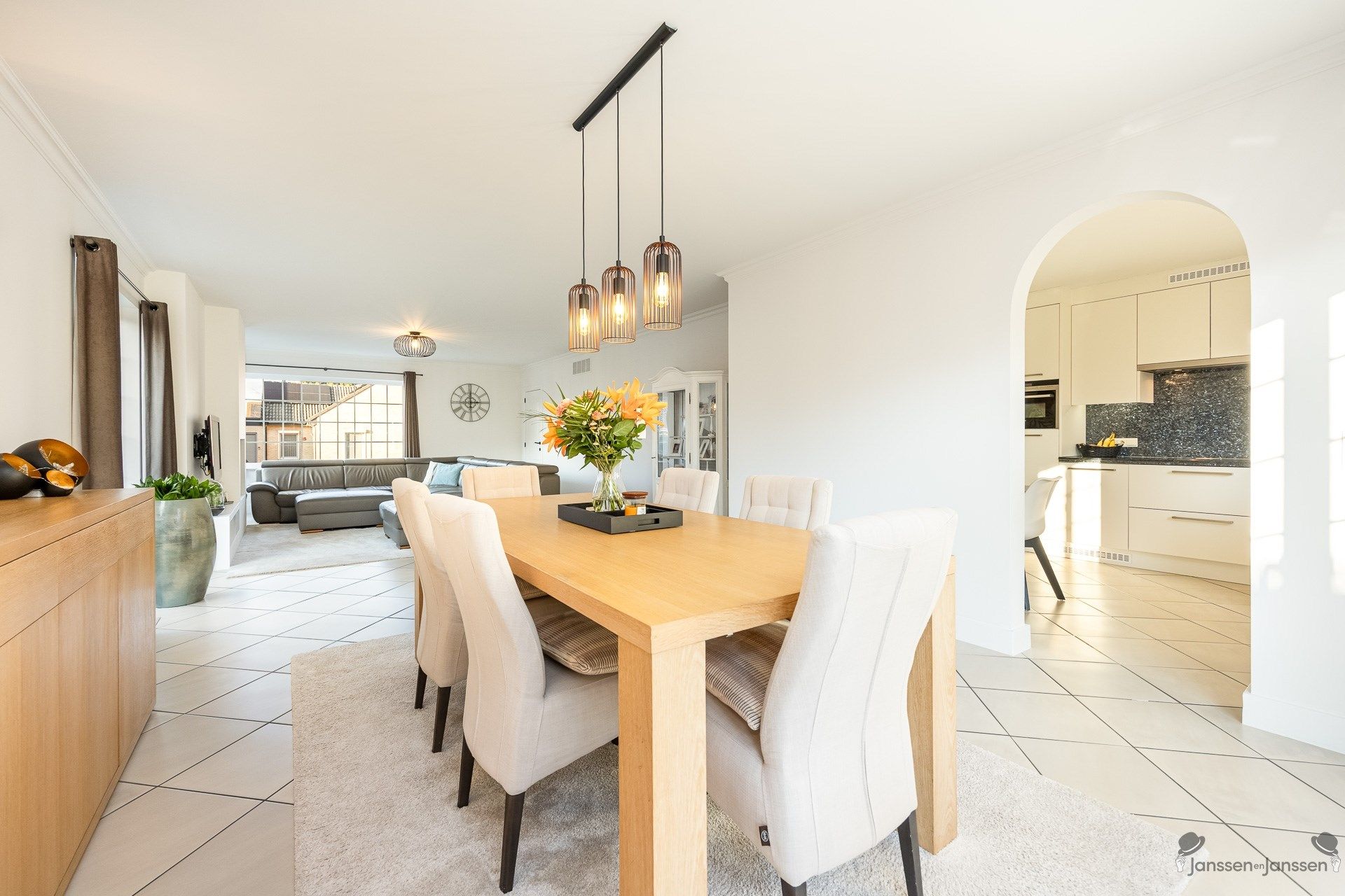 Lichtrijke, top-onderhouden woning in een doodlopende straat in hartje Sint-Job foto 3