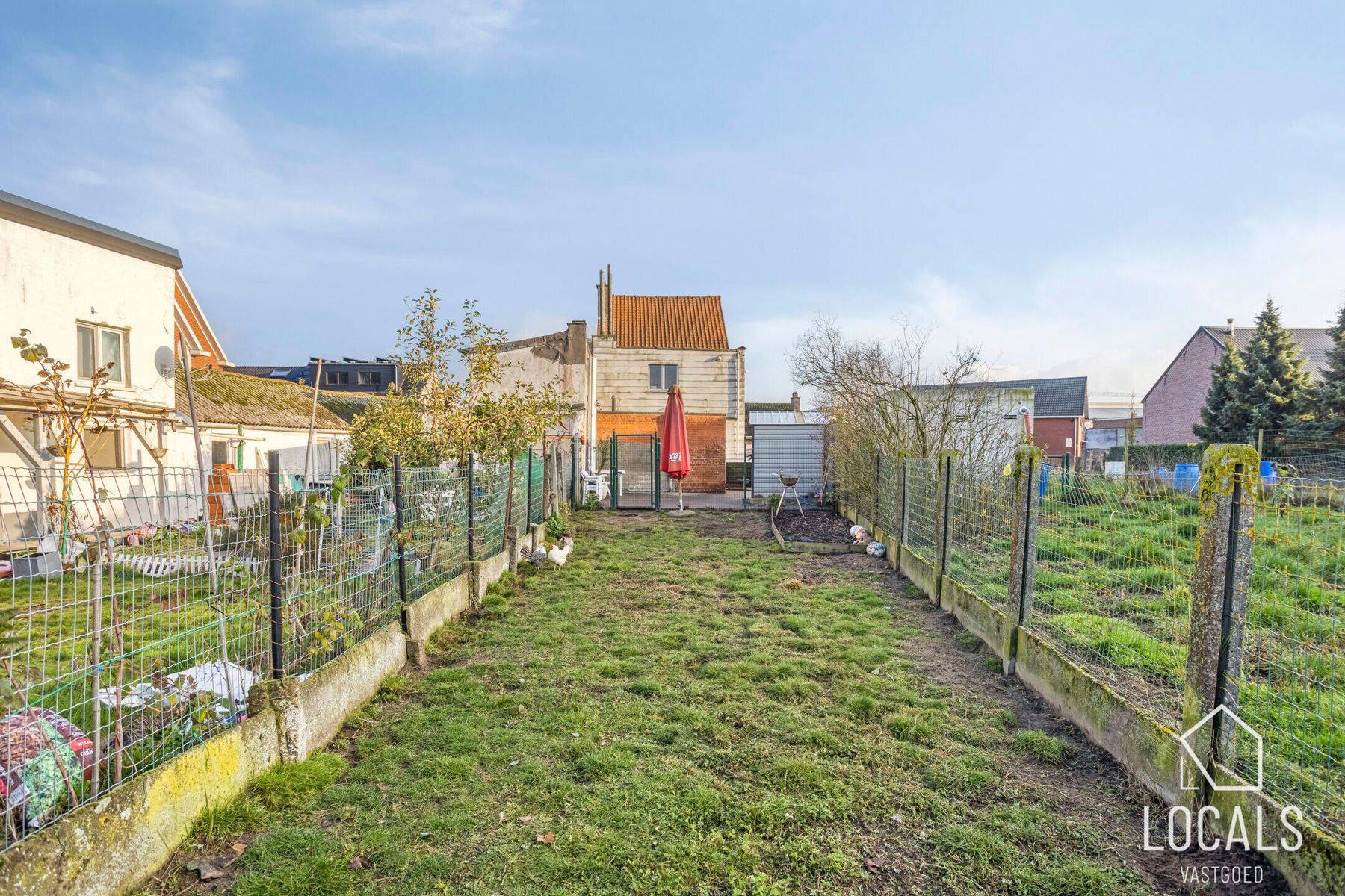 Licht op te frissen halfopen woning met veel potentieel  foto 21