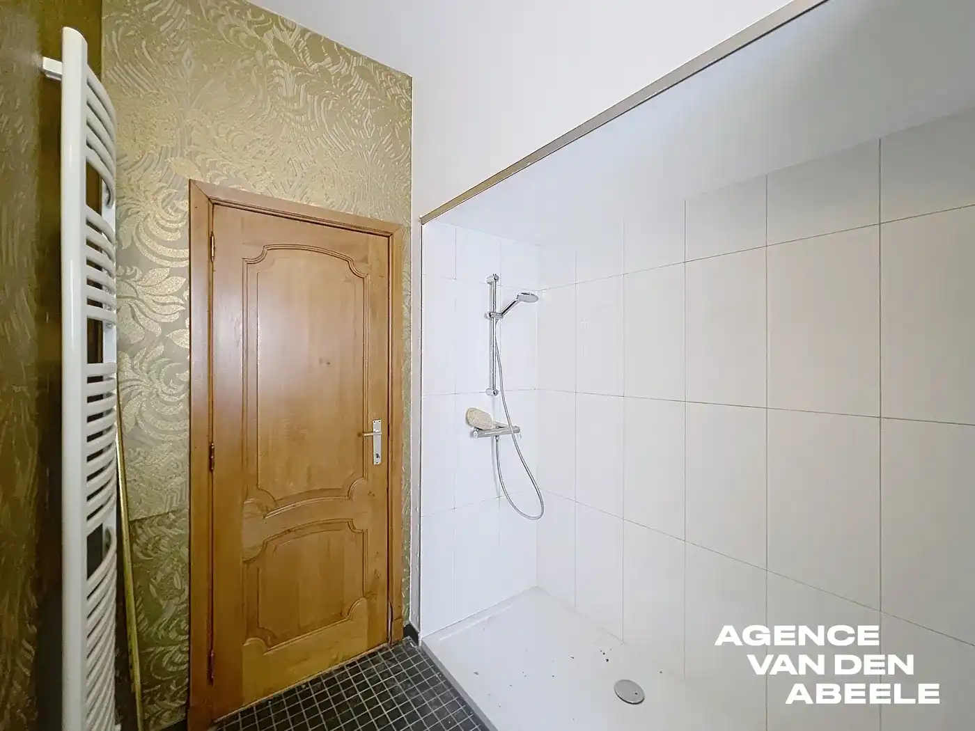 Op te frissen appartement met 2 slaapkamers aan de Sint-Annarei te Brugge foto 5