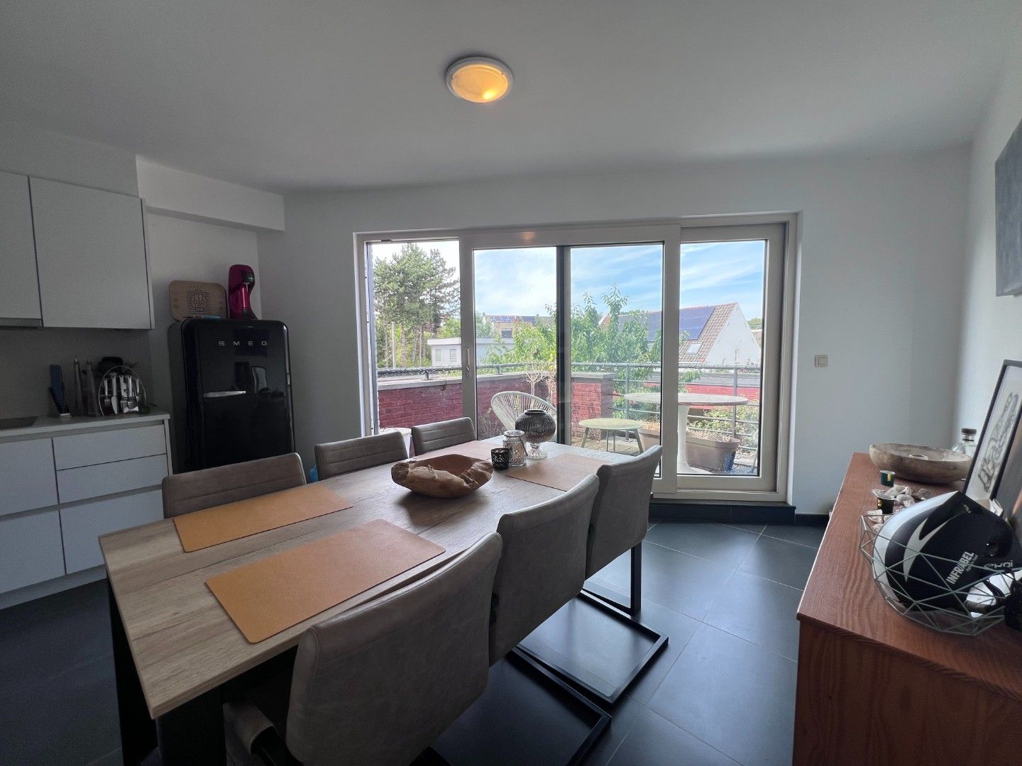 Ruim appartement met twee slaapkamers en terras te huur in Sint-Amandsberg foto 9
