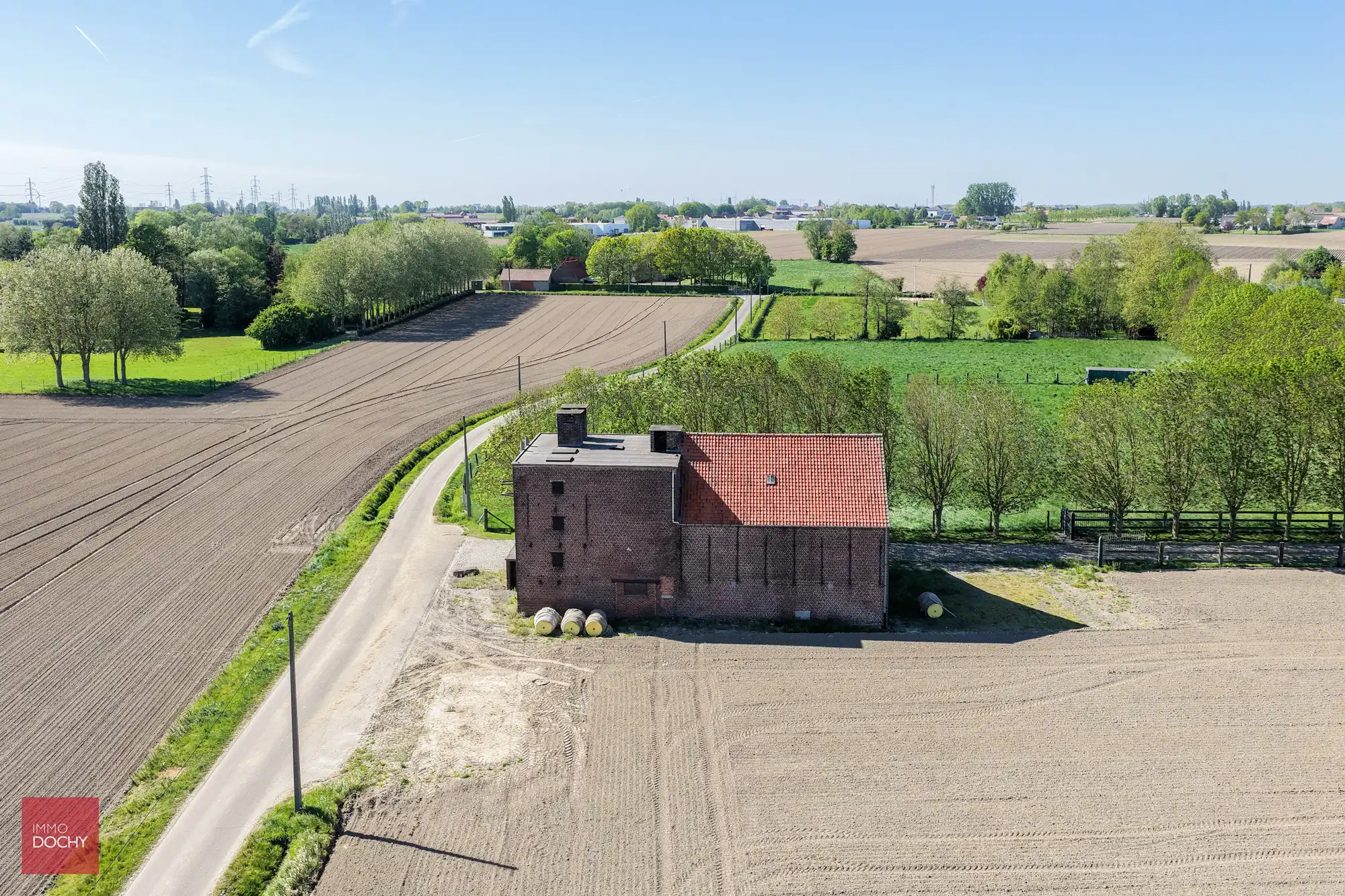 Vierkantshoeve met paardenaccommodatie op ca. 5,3ha foto 5