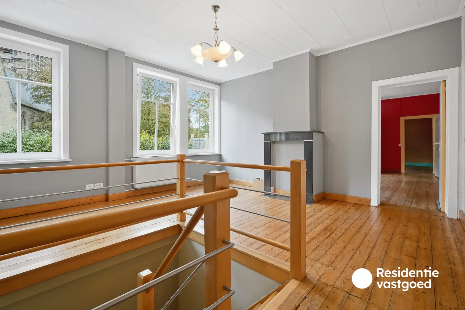 Veelzijdig eigendom met handelsruimte, ruime woning en bouwgrond in centrum Merkem! foto 5