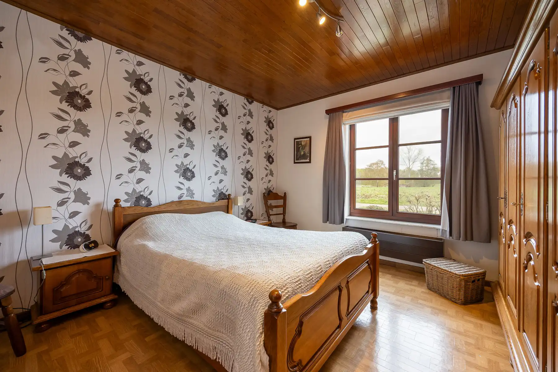 Rustig gelegen gezinswoning met 5 slaapkamers op een perceel van 1.782m². foto 4