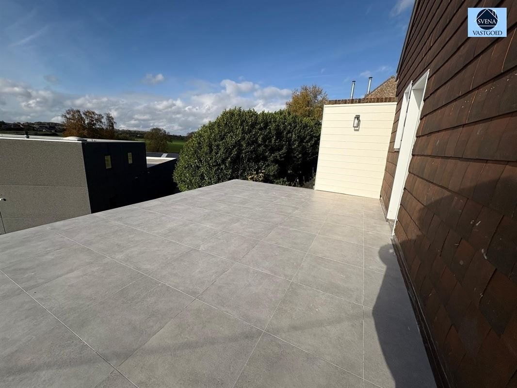 ZEER RUIME WONING MET 4 SLAAPKAMERS EN 2 GARAGES foto 21