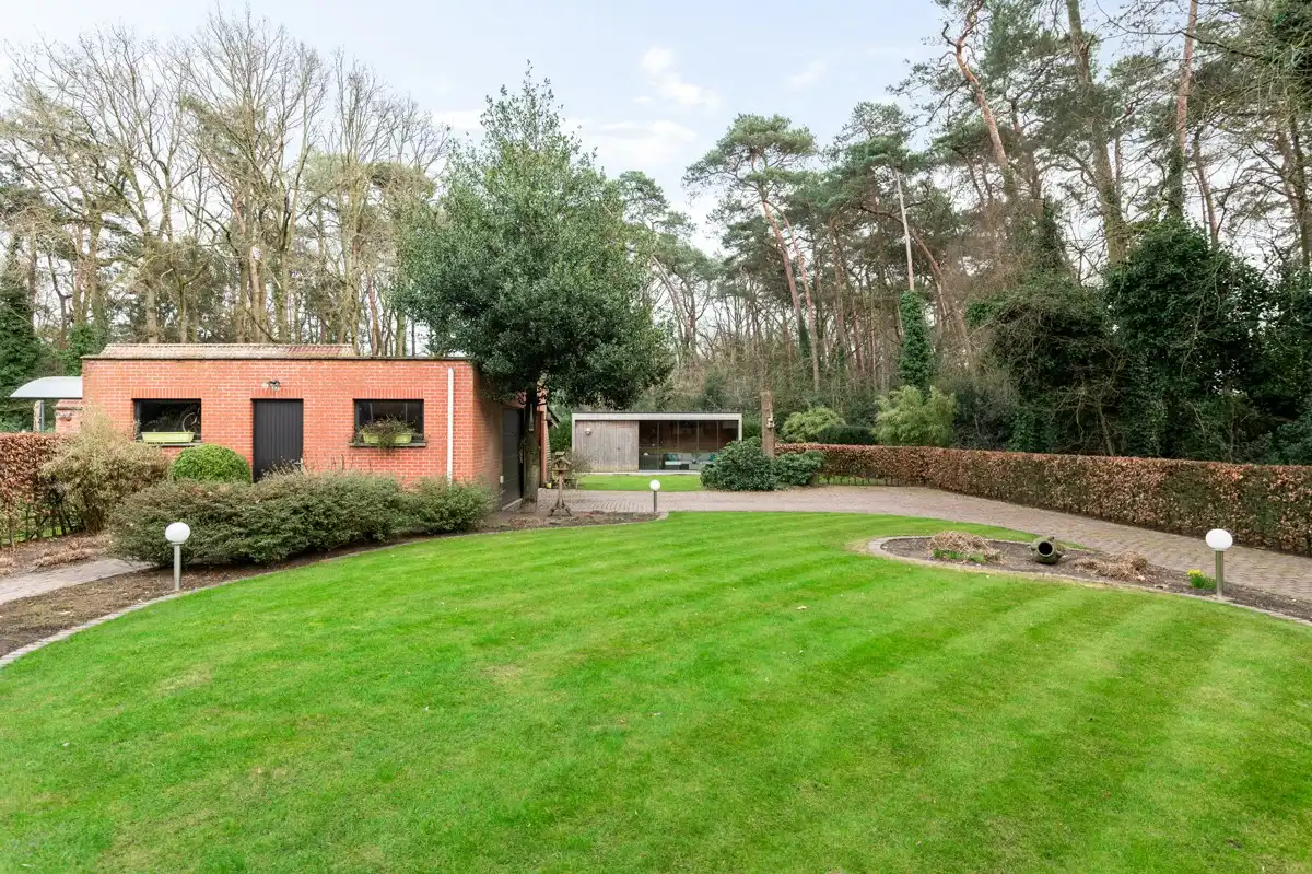 Een verrassend ruim familiehuis op 1135 m² met mogelijks 5 slaapkamers! foto 3