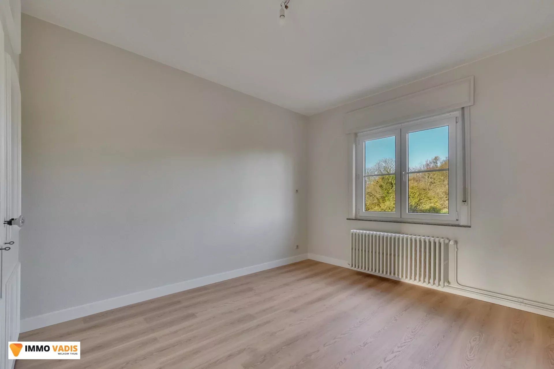 Karaktervolle herenwoning met vier slaapkamers, inpandige garage en tuin foto 13