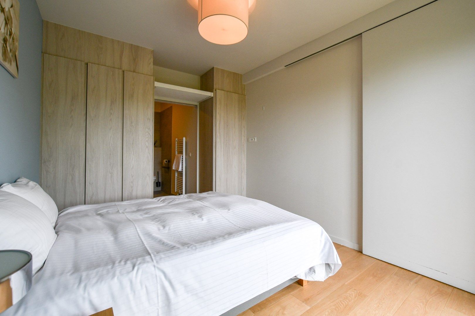 Moderne assistentiewoning met ondergrondse berging en parkeerplaats in De Haan, vlakbij strand, duinen en zee foto 11