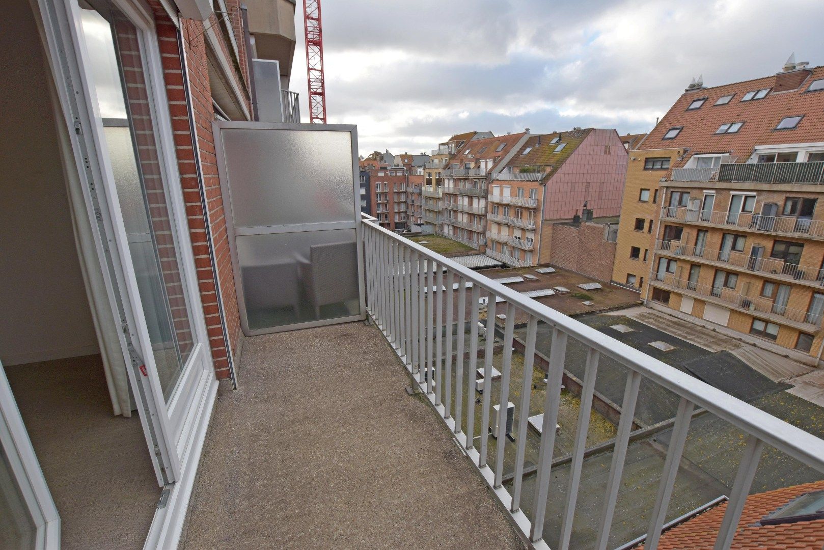 Ongemeubeld appartement met 2 slaapkamers op de Lippenslaan foto 9