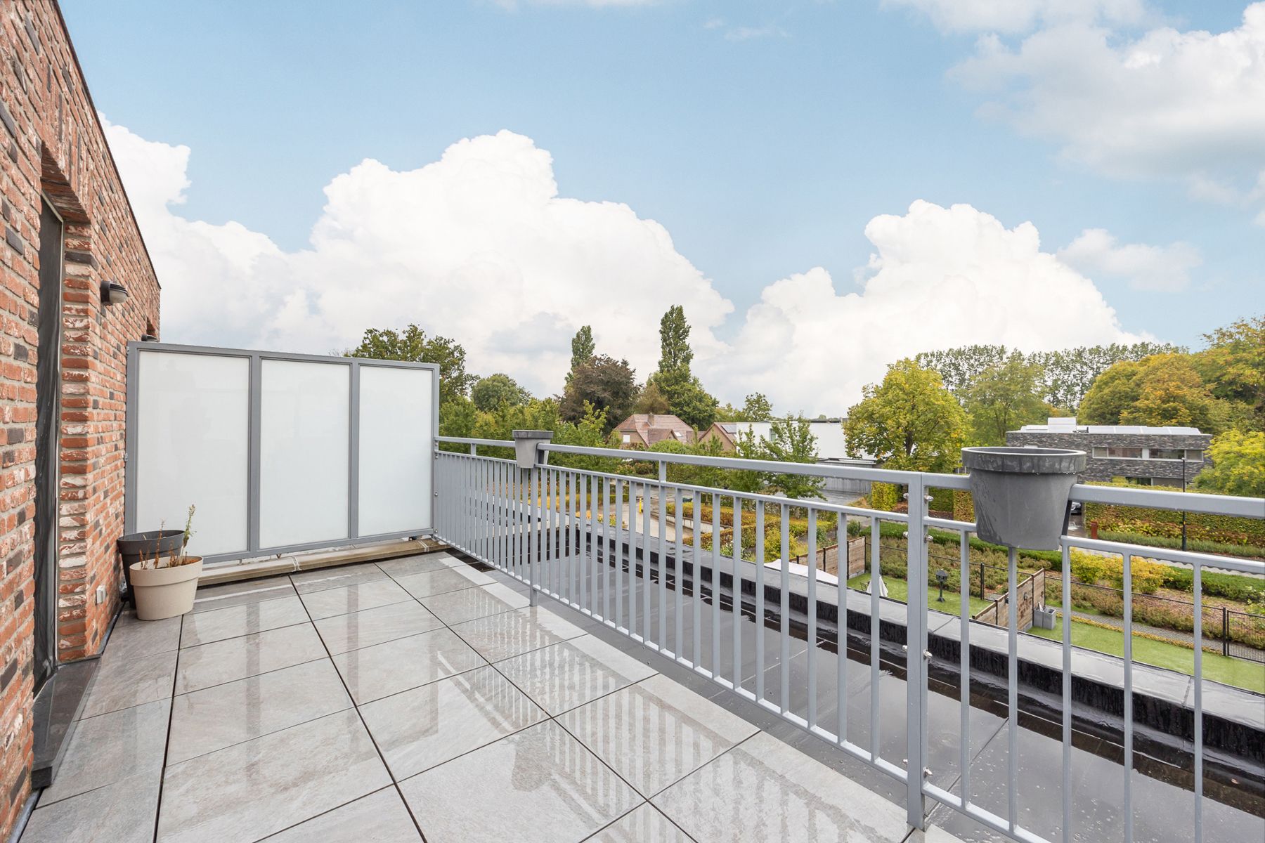 Ruim duplex-appartement (144m²) met 3 slaapkamers, 2 badkamers, 2 terrassen, zolderberging en autostaanplaats. foto 19