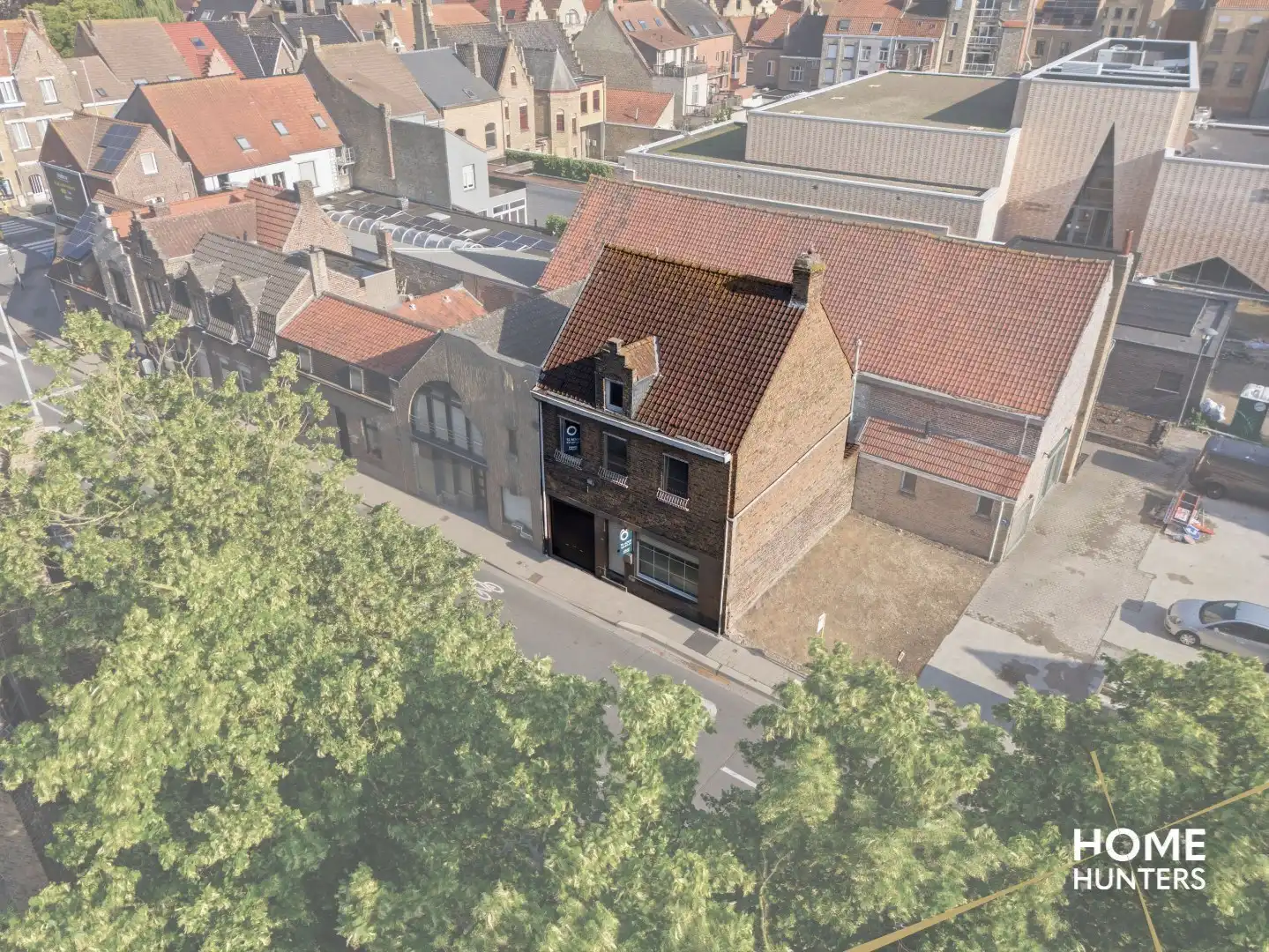 Ruime halfopen bebouwing met 4 slaapkamers in het hart van Diksmuide! foto 18