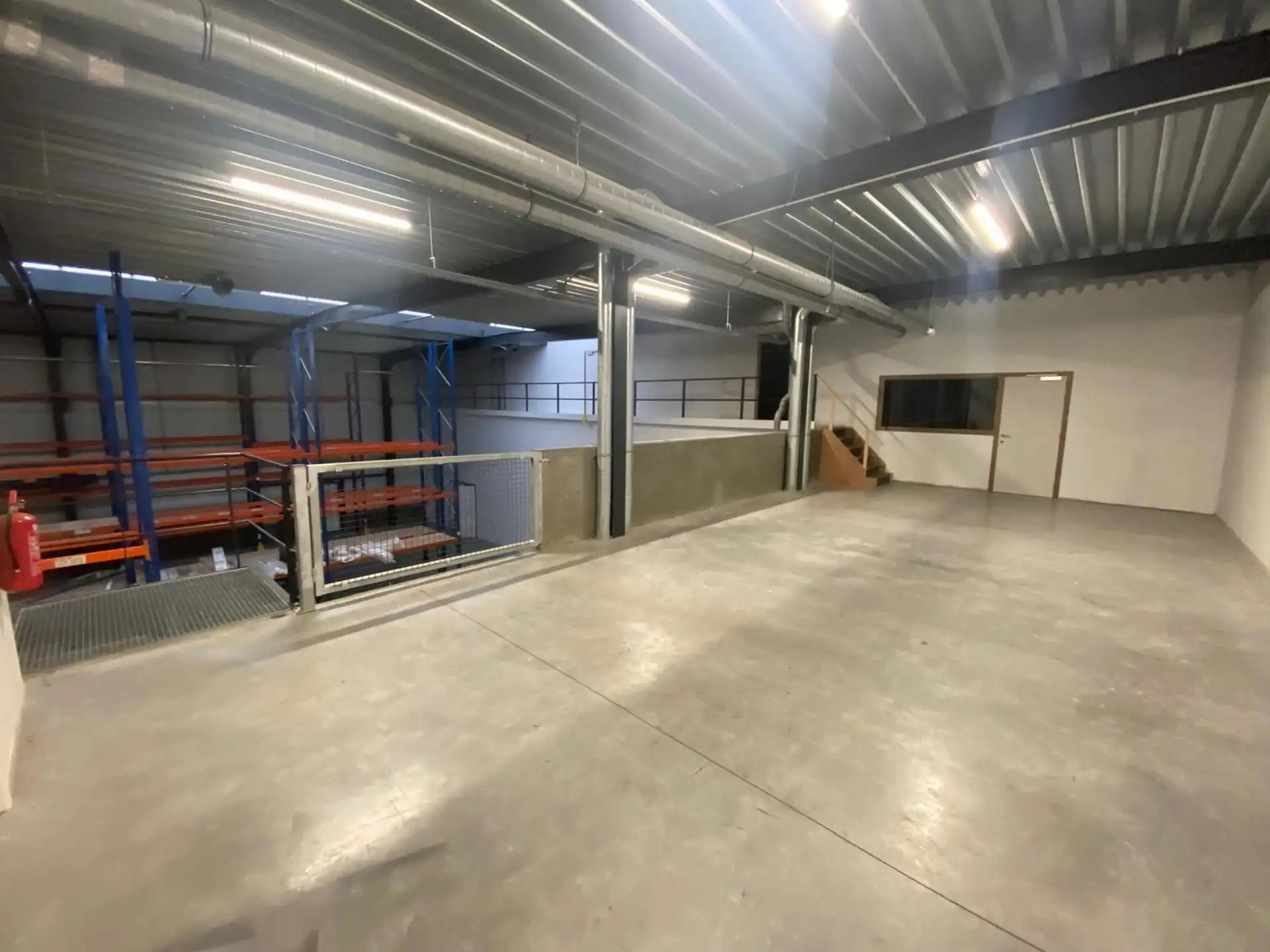 Zo goed als nieuw bedrijfsgebouw te huur in Sint-Niklaas foto 19