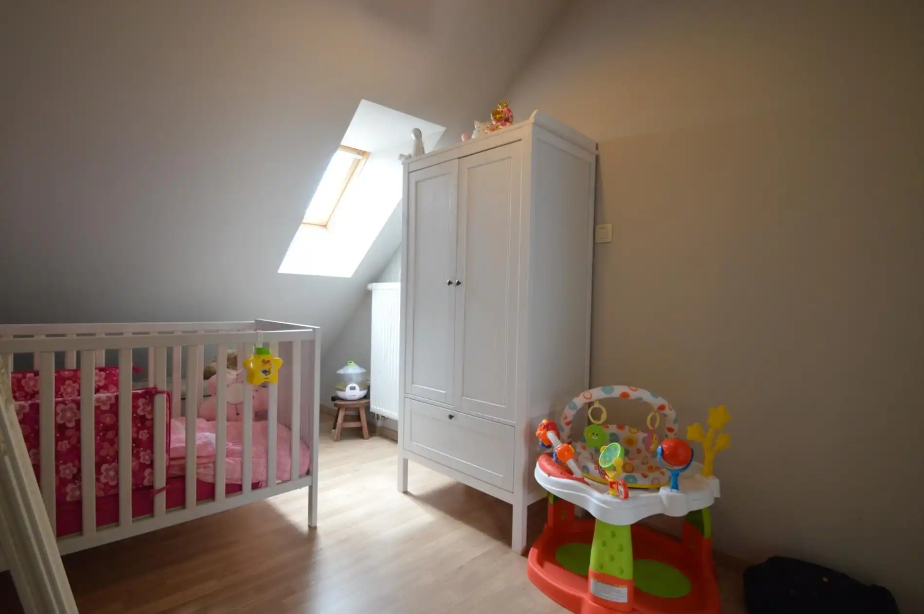 Knap duplex appartement op de 1ste en 2de verdieping met 1 grote en 1 kleine slaapkamers en 2 autostandplaatsen foto 13