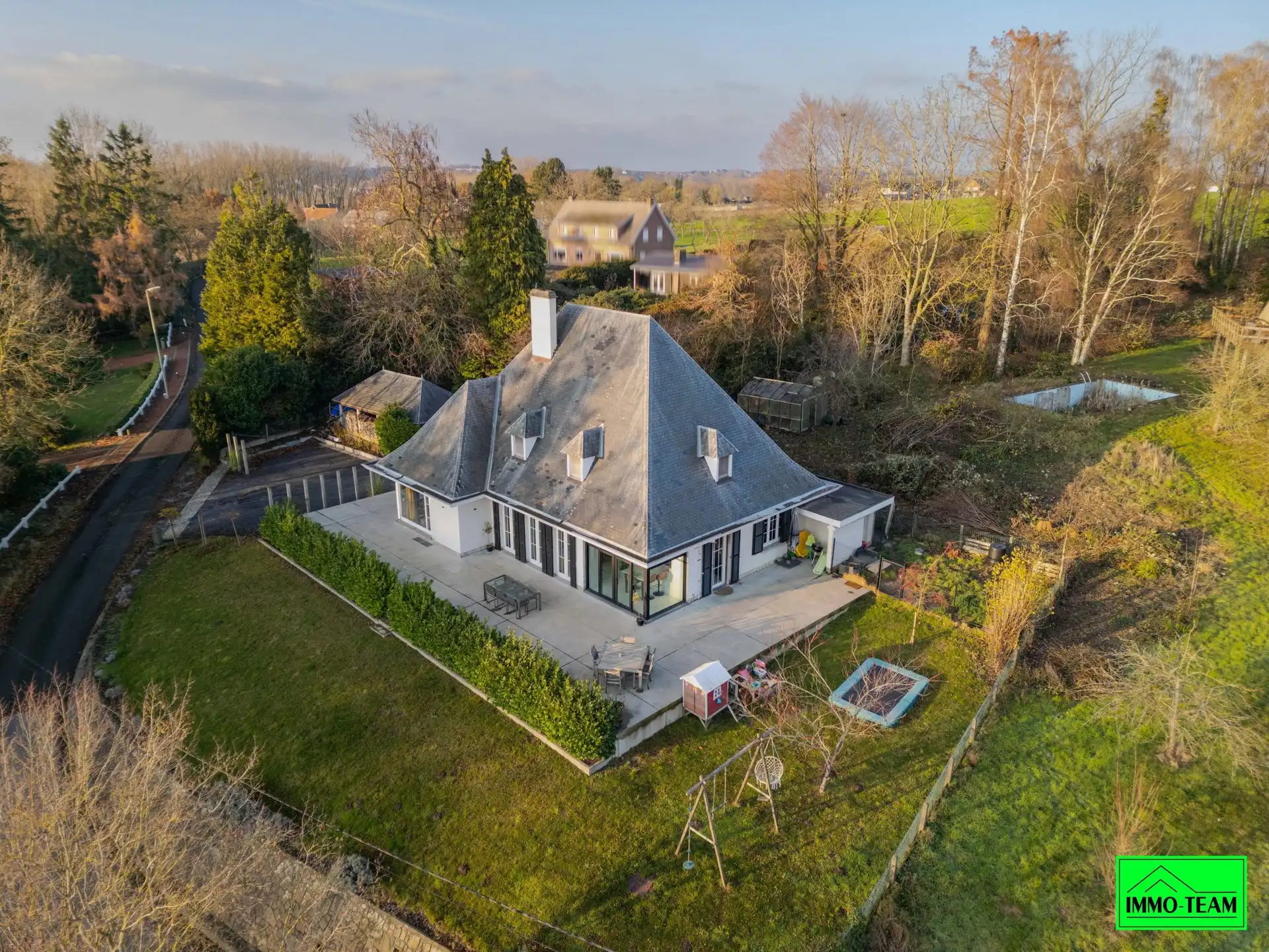 Charmante villa in rustige, groene omgeving foto {{pictureIndex}}