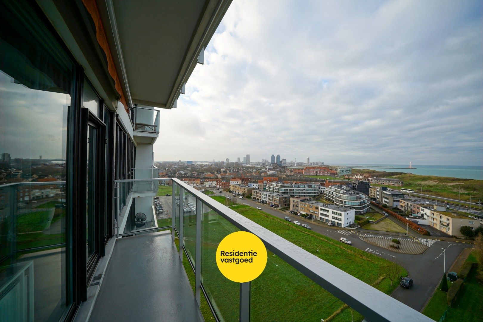 Appartement met 2 slaapkamers en zeezicht te Bredene foto 11