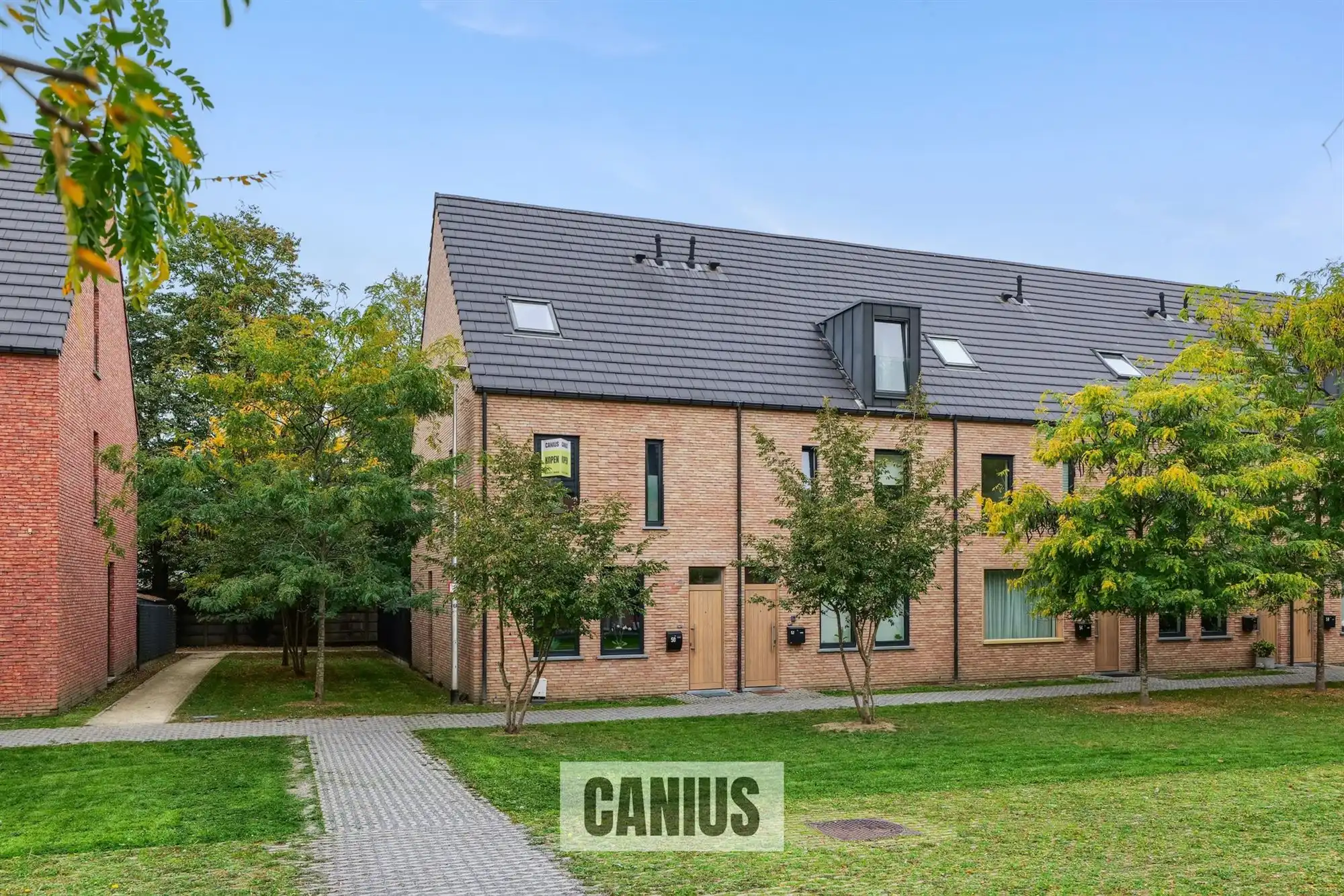 RUSTIG GELEGEN WONING MET 4 SLKS NABIJ HET STADSCENRUM foto {{pictureIndex}}