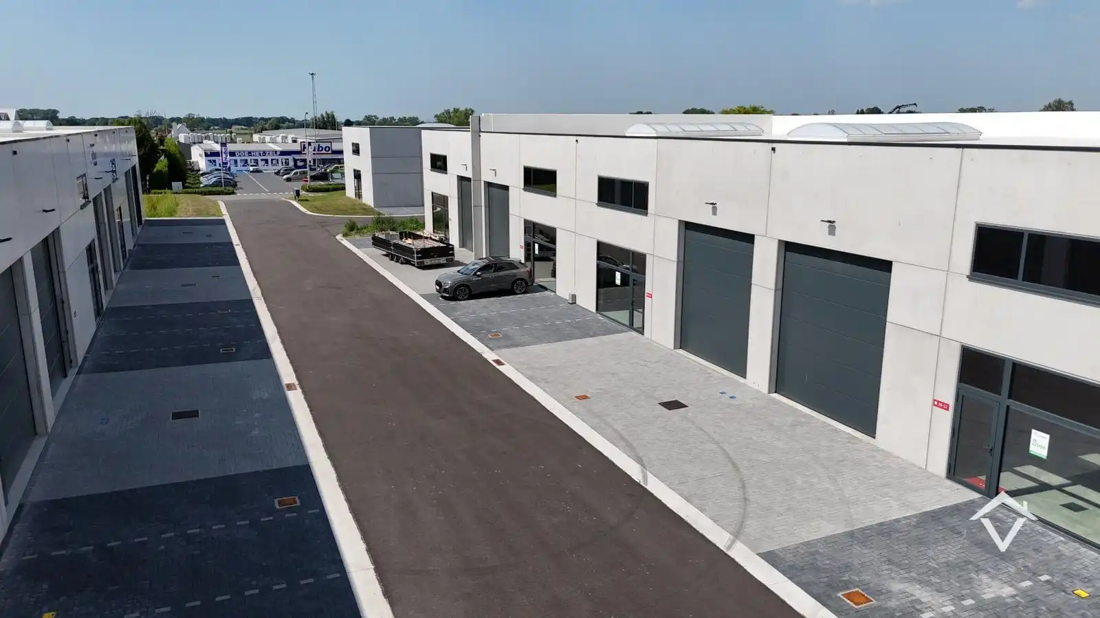 Loods te koop – 246 m² met 2 parkeerplaatsen inbegrepen op de industriezone te Ichtegem foto 8