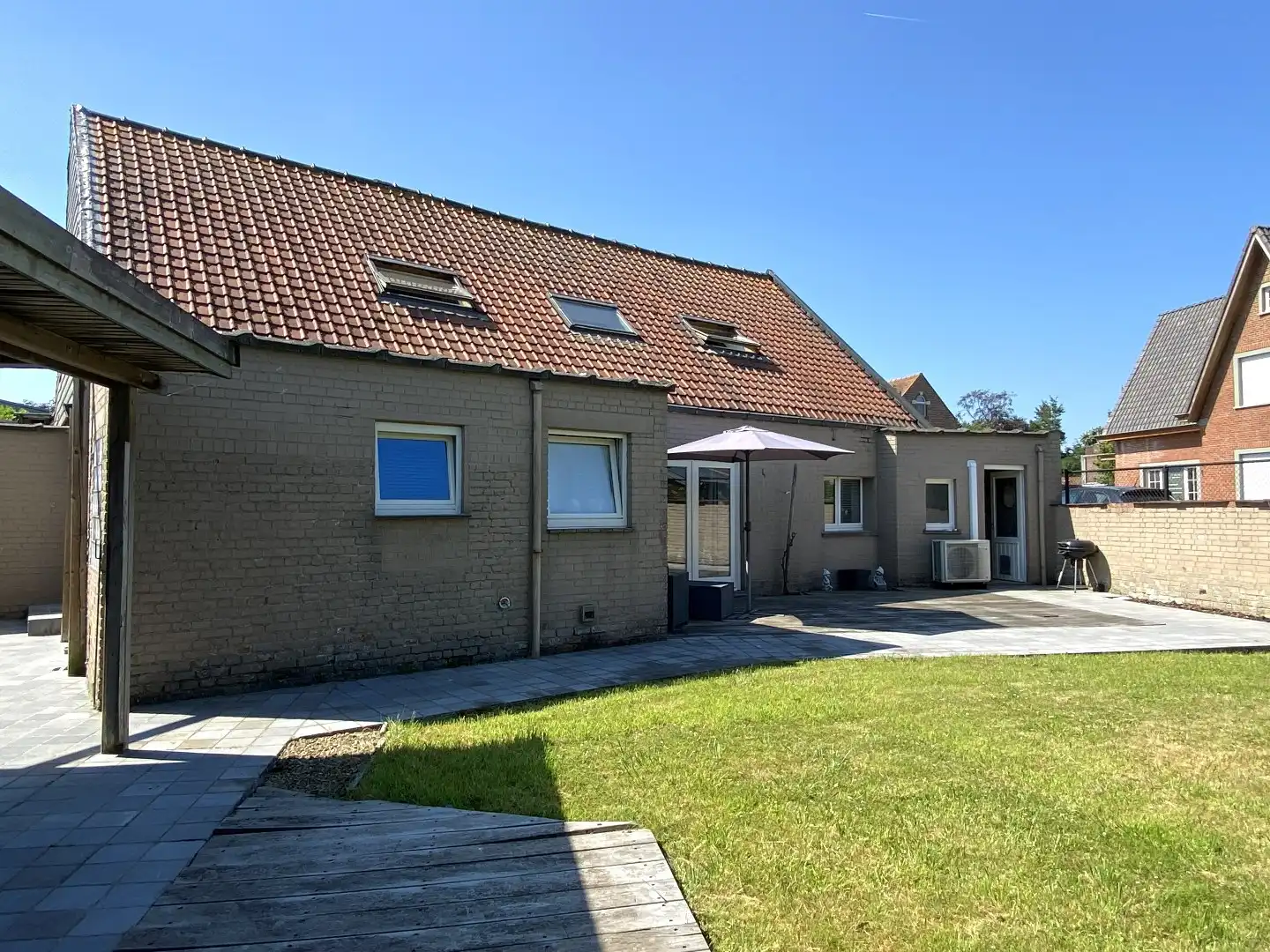 CHARMANTE ALLEENSTAANDE WONING MET 3 SLPKS EN TUIN  foto 15