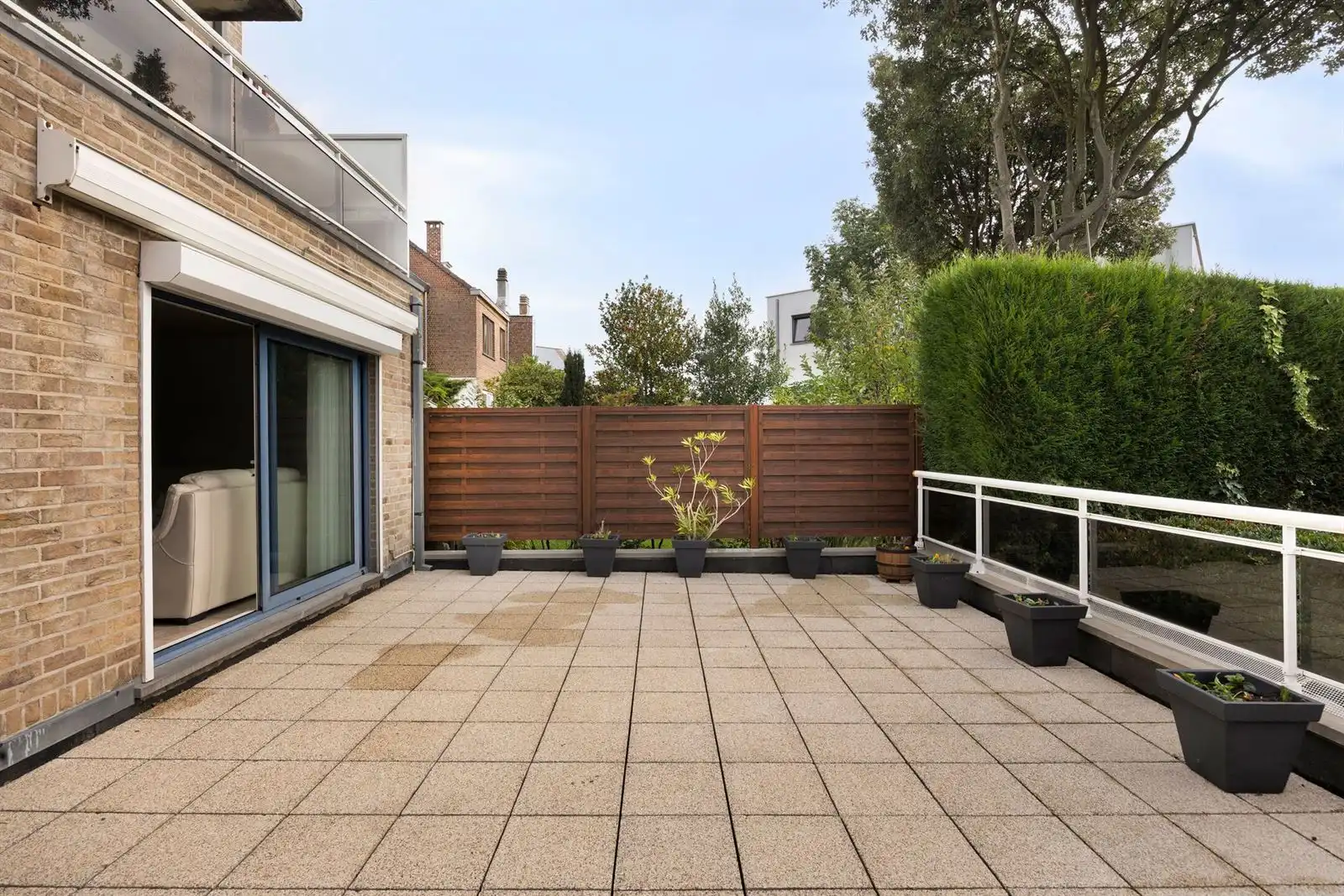 Instapklaar appartement met ruim terras en garage foto 8