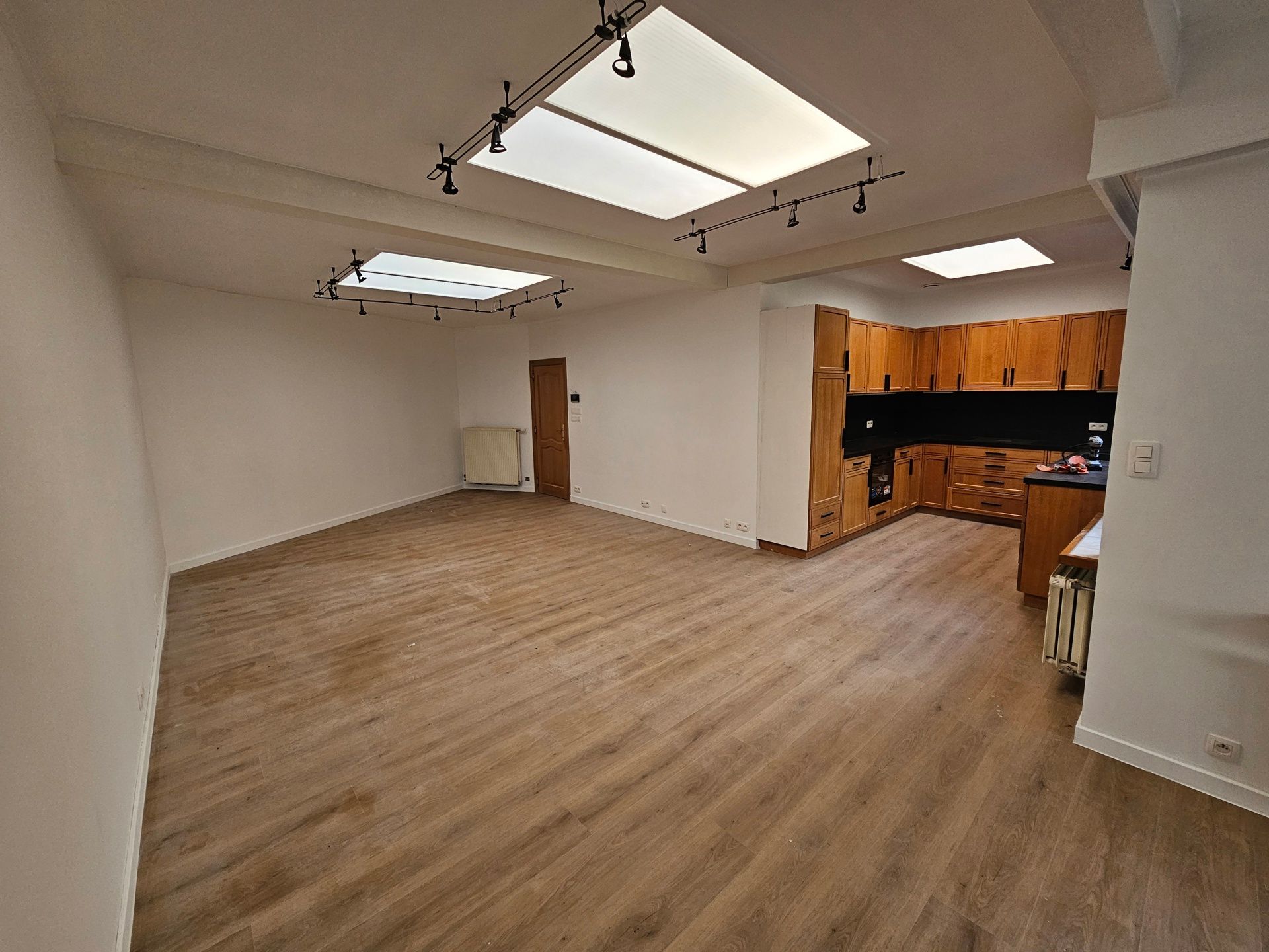 Gerenoveerd appartement met 3 slaapkamers foto {{pictureIndex}}