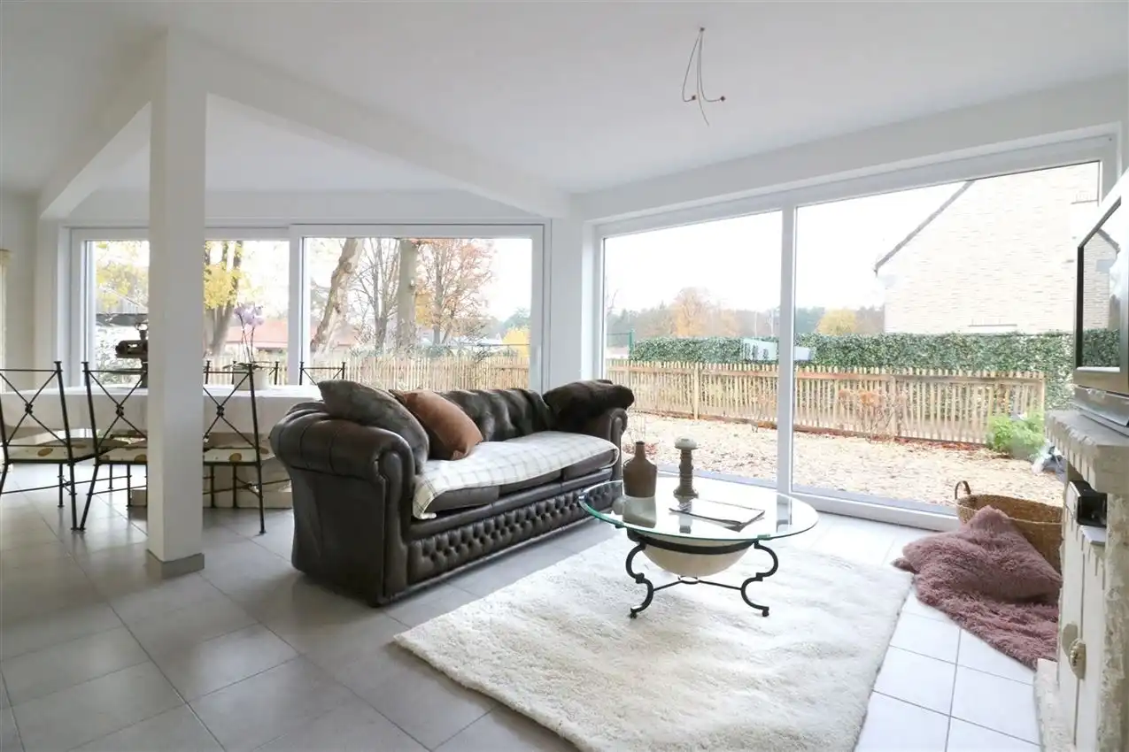 Bosrijk gelegen, vrijstaande woning met 2 slaapkamers foto 4