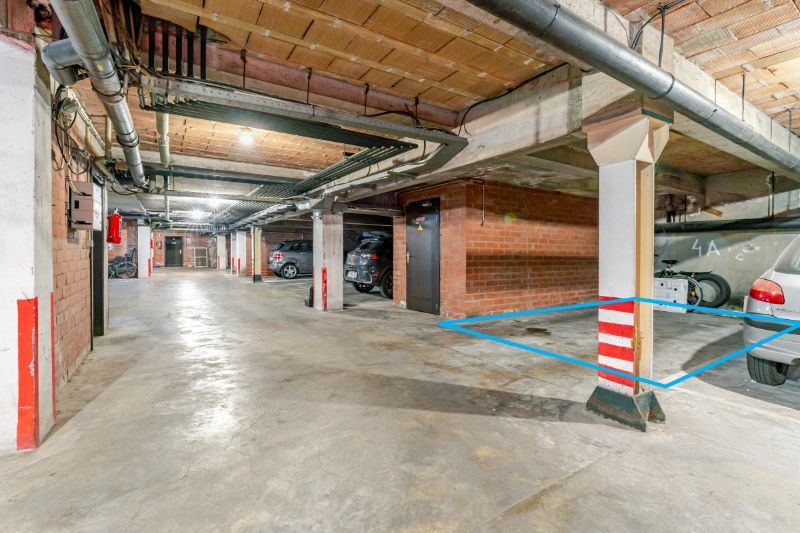 Roeselare-stadskern. Verzorgd twee-slaapkamerappartement met 3 terrassen, zuidelijk gelegen, 89m2 woonplezier. Aparte ondergrondse autostaanplaats mogelijk. foto 13