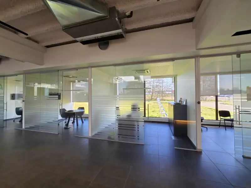 Magazijn met kantoren te huur foto 7