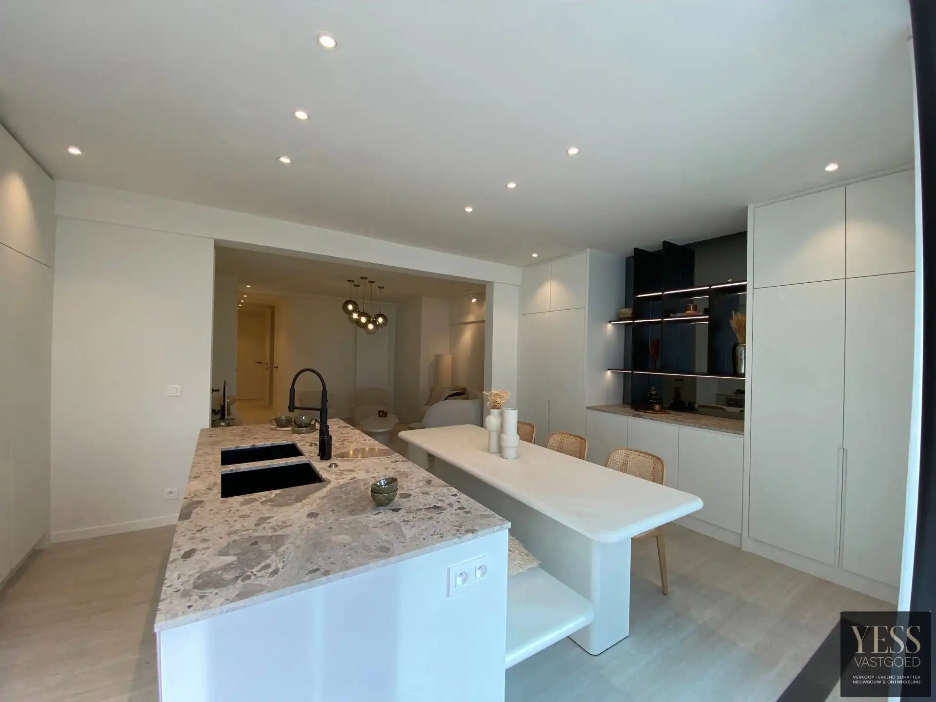 Exclusief gerenoveerd gelijkvloers appartement in Knokke! foto 9