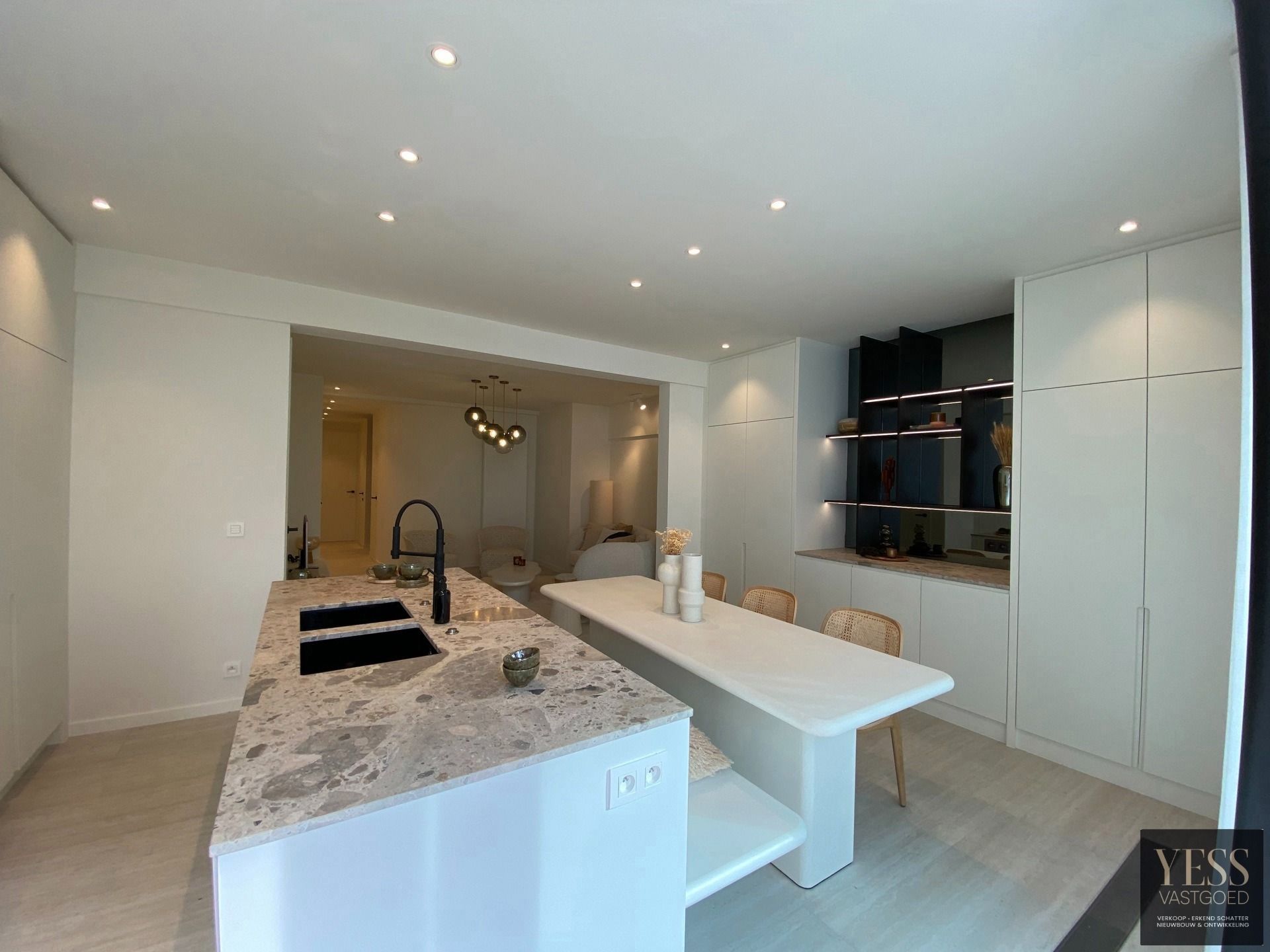 Exclusief gerenoveerd gelijkvloers appartement in Knokke! foto 9