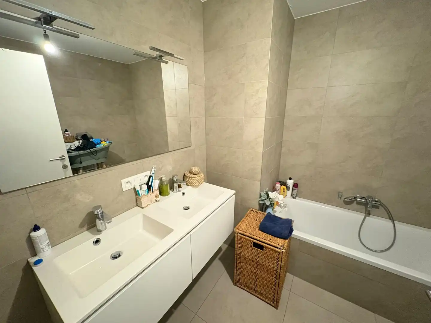 RUIM TWEE SLAAPKAMER APPARTEMENT + TERRAS foto 4