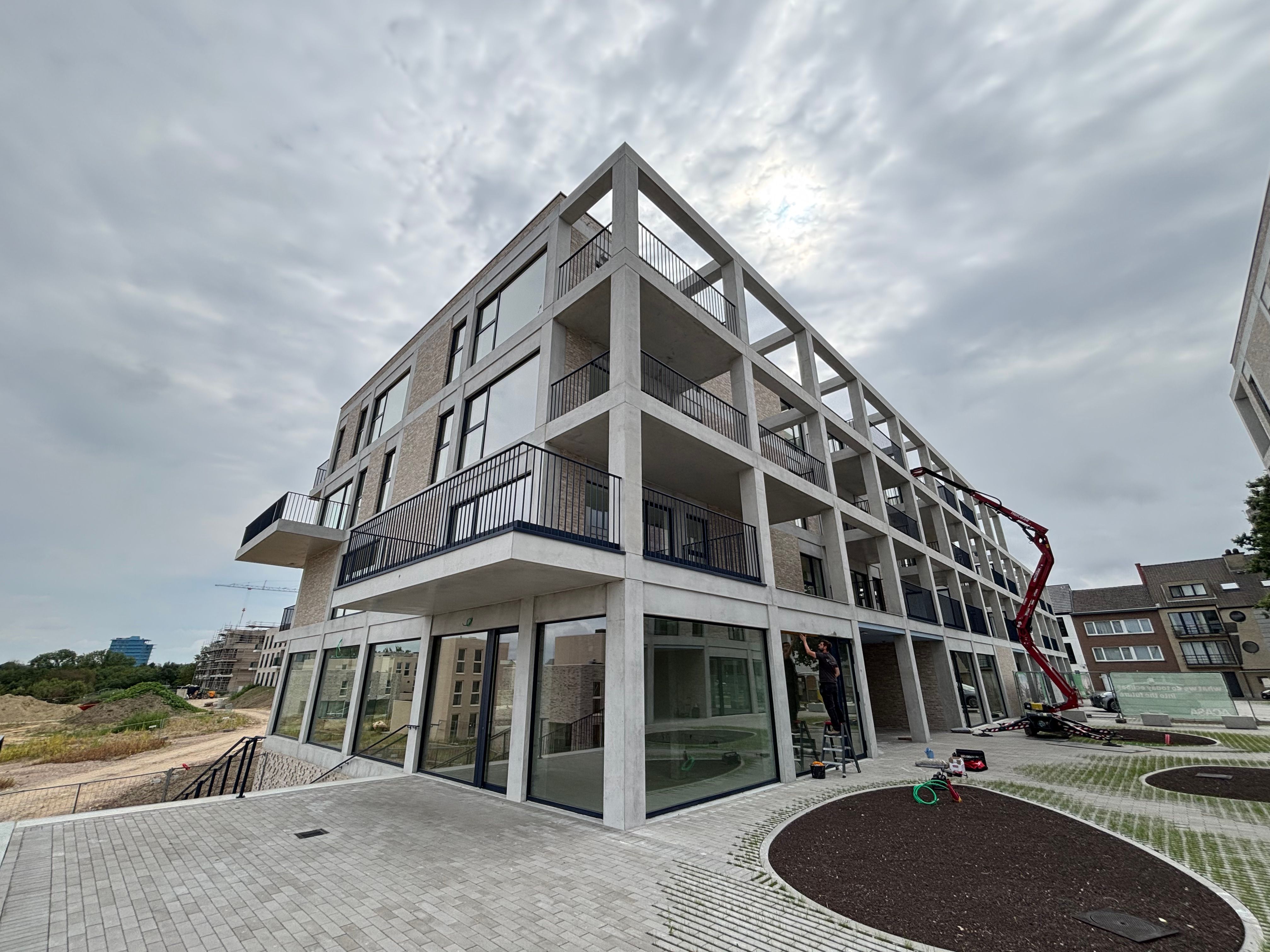 Nieuwbouw 1-slaapkamerappartement met terras foto 10