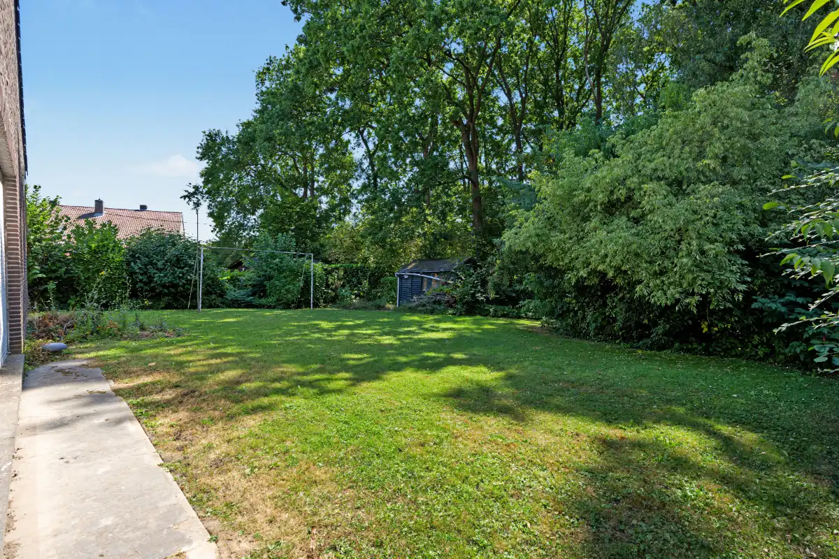 Vrijstaande woning op een perceel van 989 m². foto 22