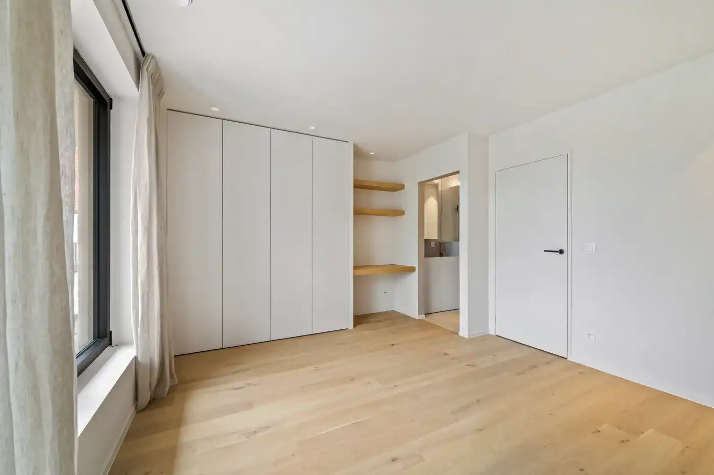 Instapklare ruime nieuwbouwwoning met 4 slaapkamers nabij het centrum en de markt van Knokke. foto 22