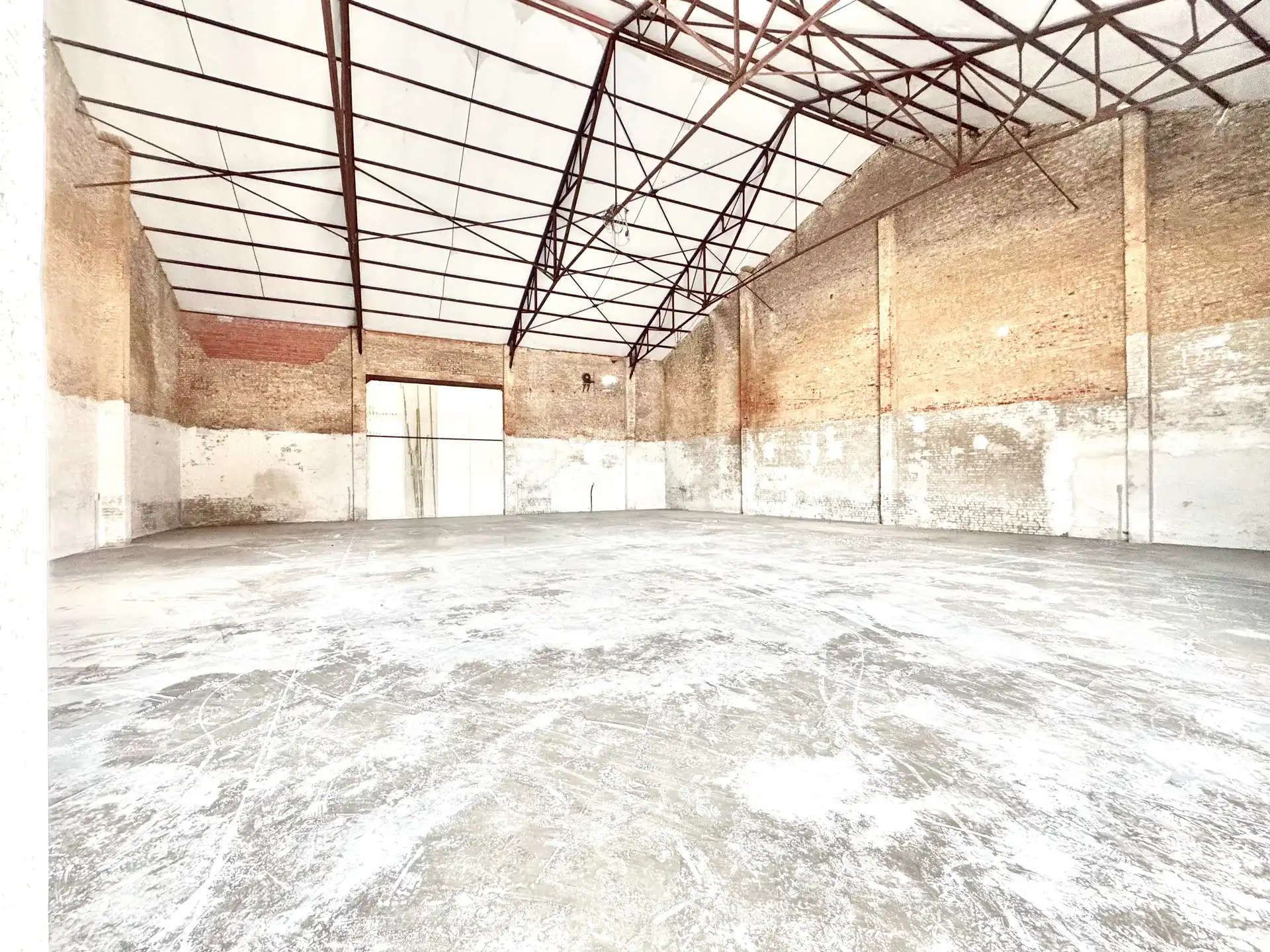 MAGAZIJN TE WIELSBEKE |365 M² foto {{pictureIndex}}