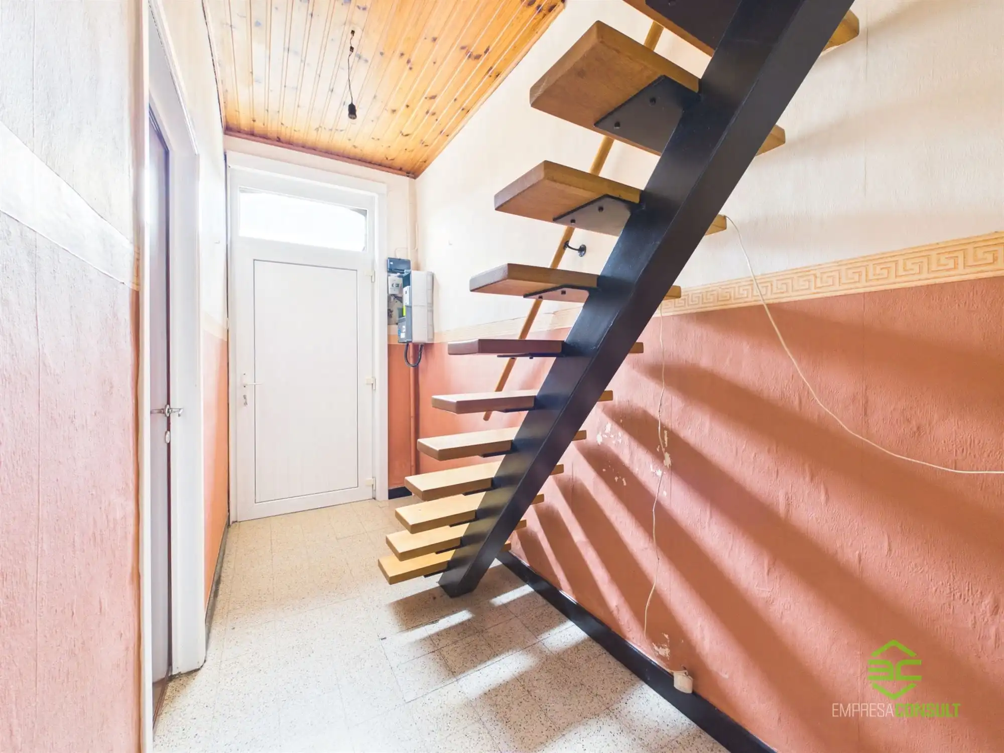 Centraal gelegen te renoveren woning in Kortenbos! foto 4