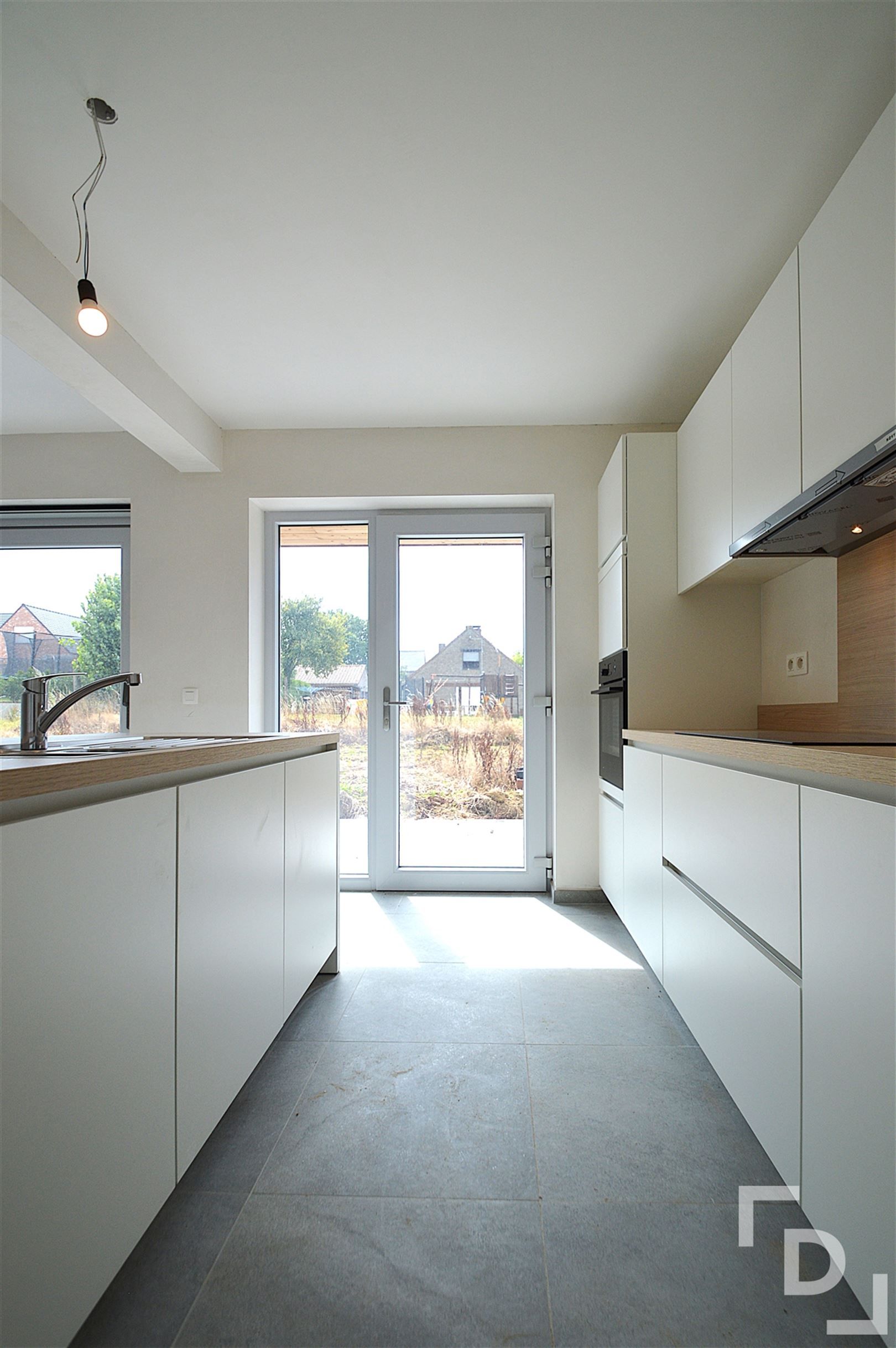 Nieuwbouwwoning met carport te huur in Wijtschate. foto 6