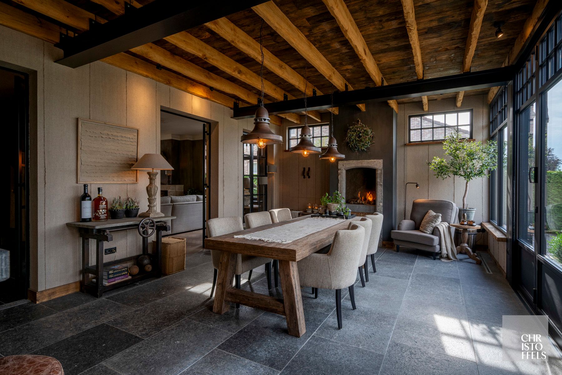 Stijlvolle herenvilla van 533 m² met zwembad, wintertuin en gastenverblijf nabij de Nederlandse grens! foto 9