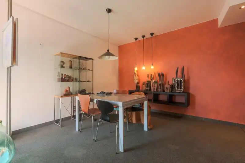 Centraal gelegen, design- kantoorruimte van +/- 100m². ENERGIELABEL B foto 6