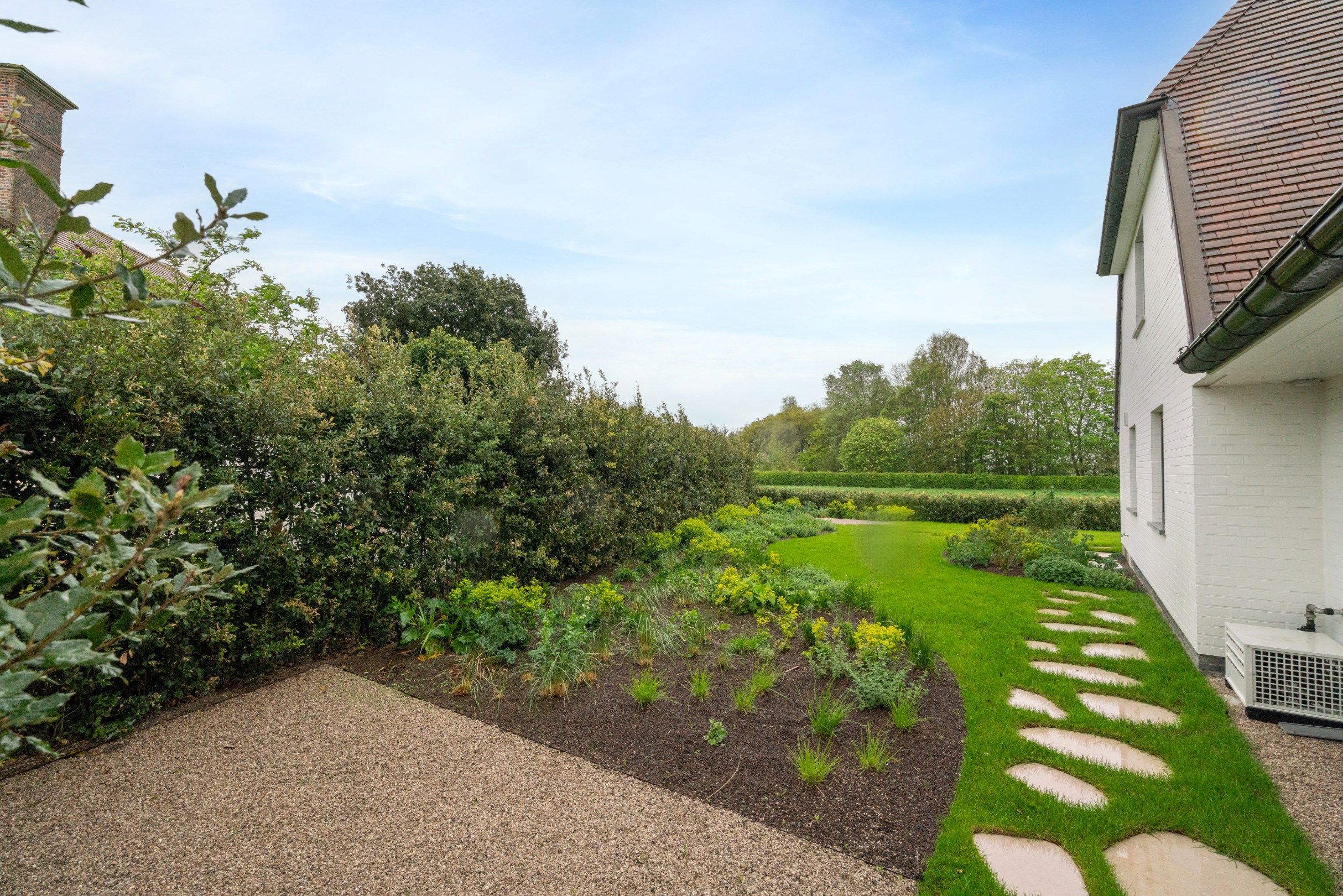 Prachtig gerenoveerde alleenstaande villa met zwembad en een OPEN ZICHT over de polders.  foto 21