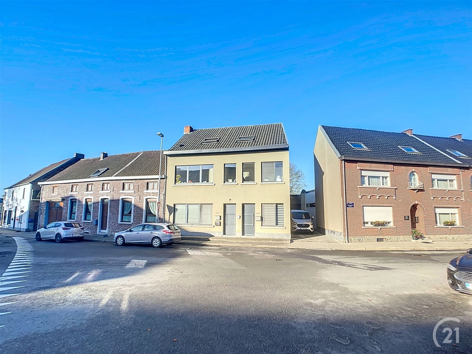 Interessante opbrengsteigendom met 2 app, bureel met opslagruimte foto 2