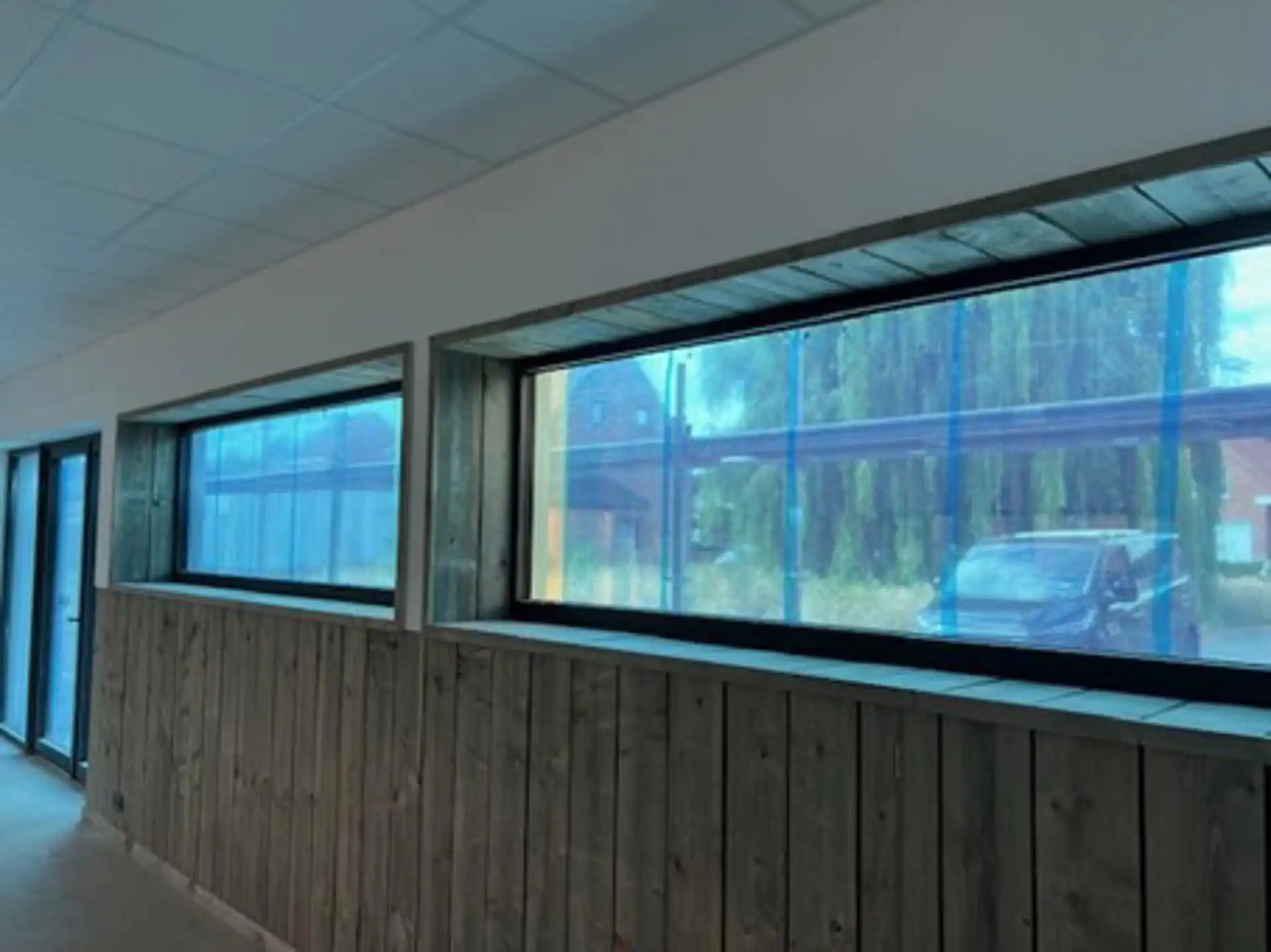 Volledig vernieuwd bedrijfsgebouw met kantoren en magazijnen foto 18