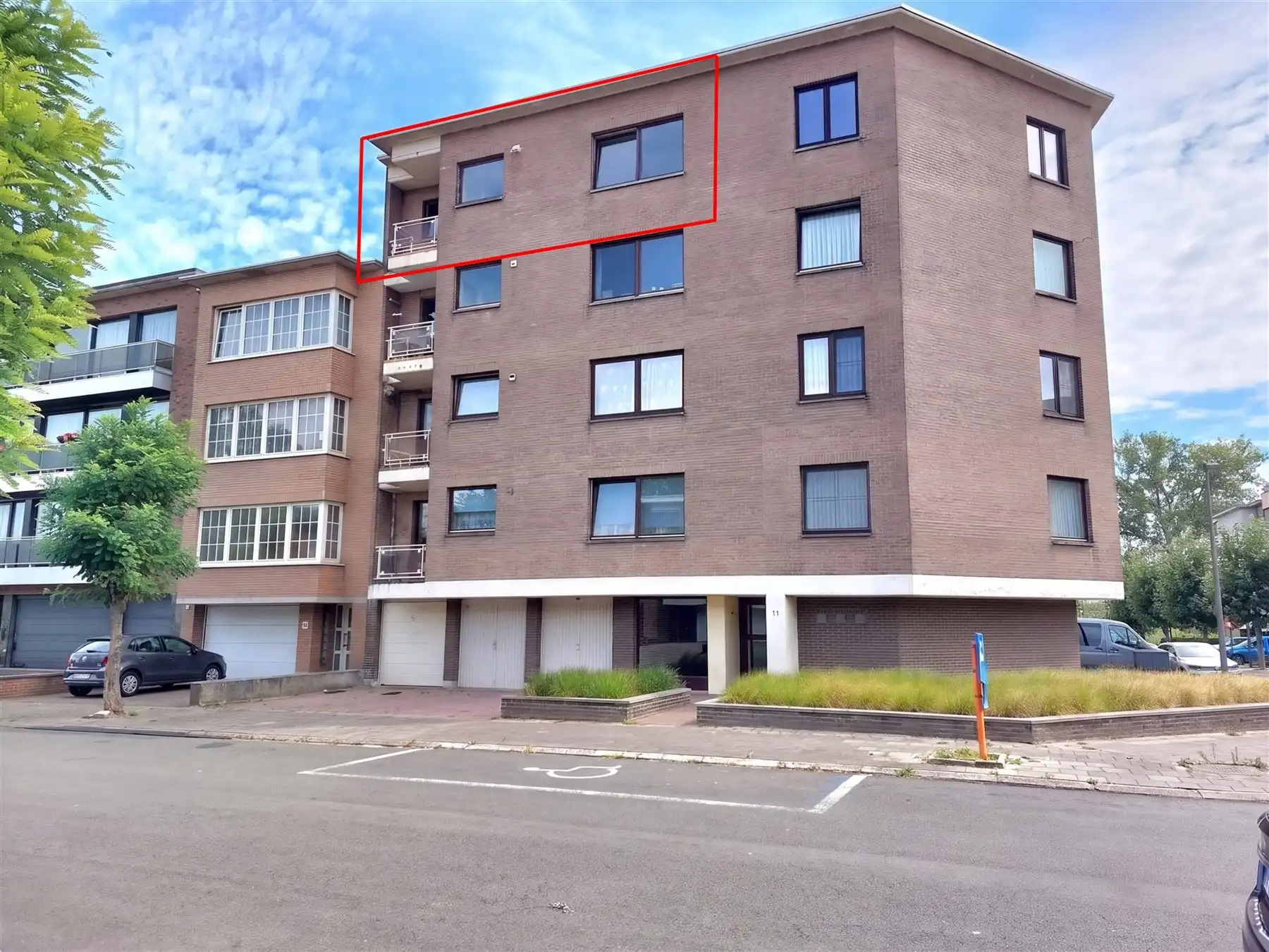 Hoofdfoto van de publicatie: APPARTEMENT INCLUSIEF GARAGE EN 2 SLKMS